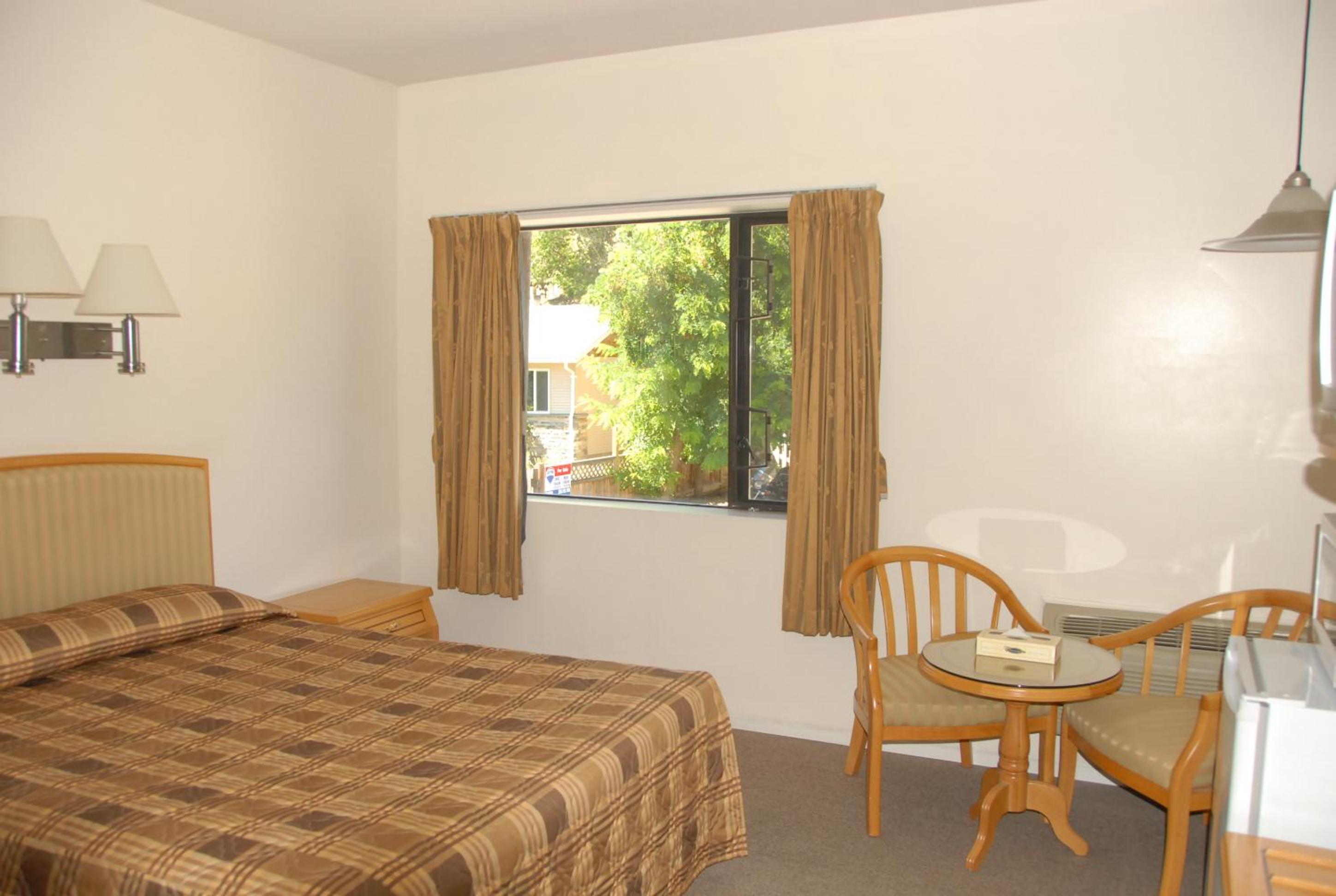 Queen Room - Photo 2
