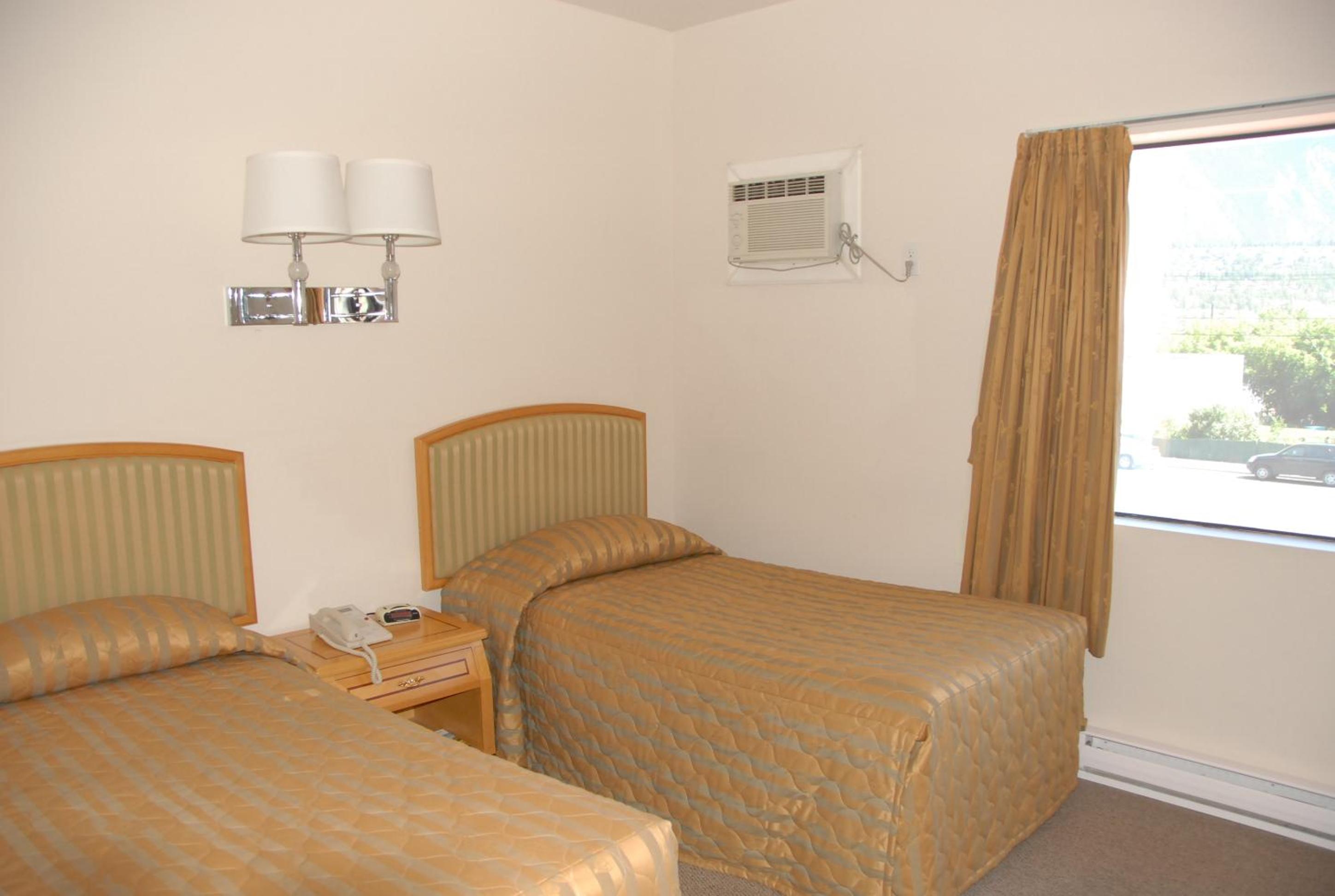 Twin Room - Photo 3