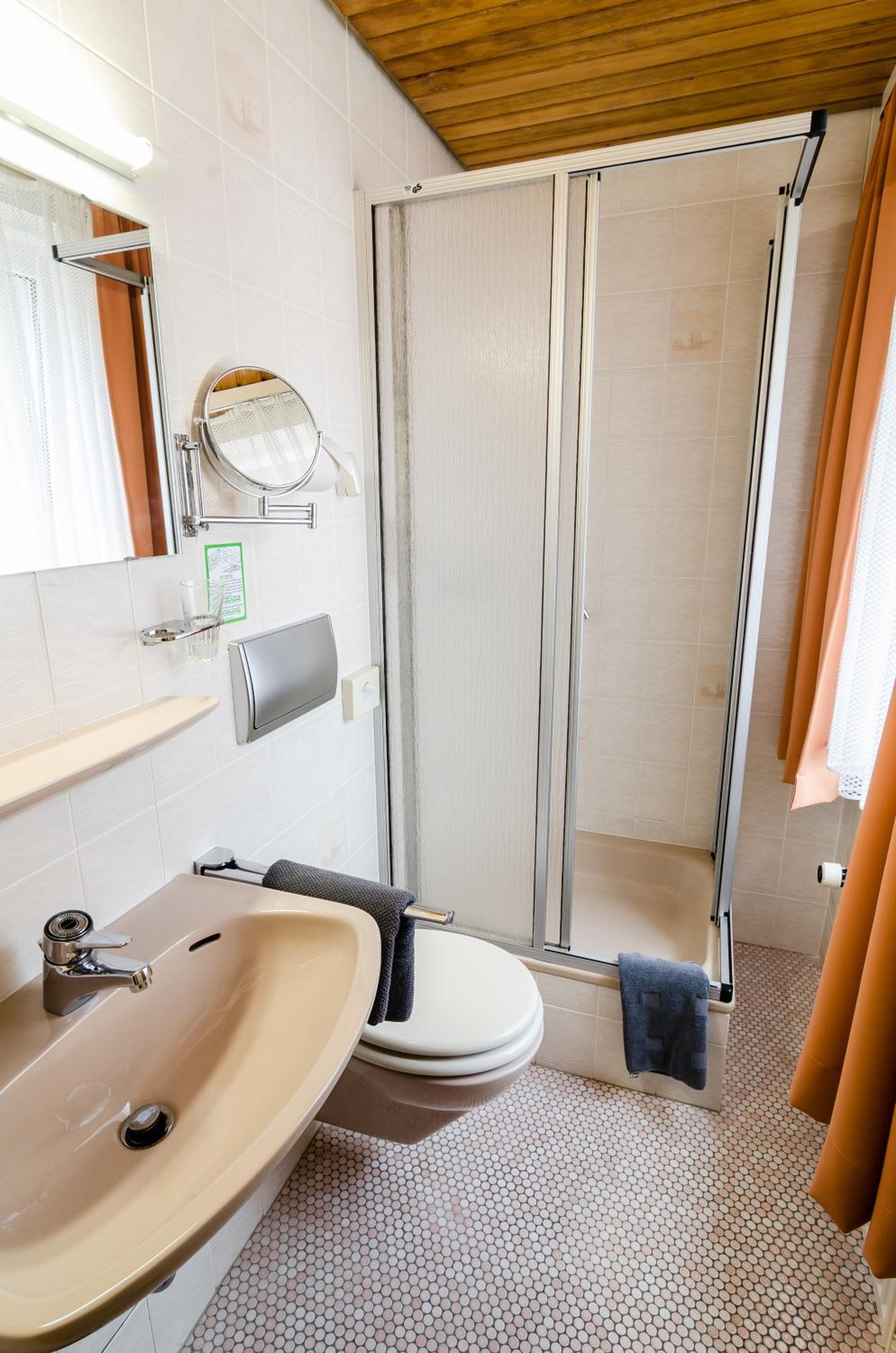 Double Room - Photo 6