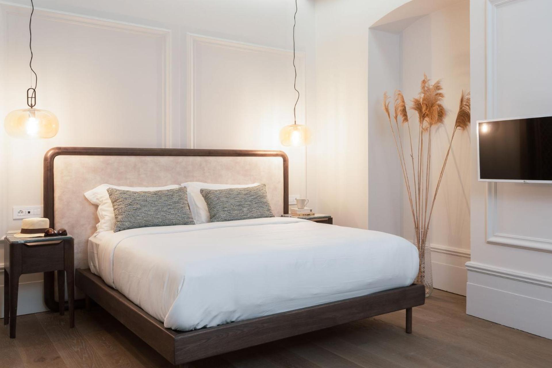 Superior King Room - Photo 17