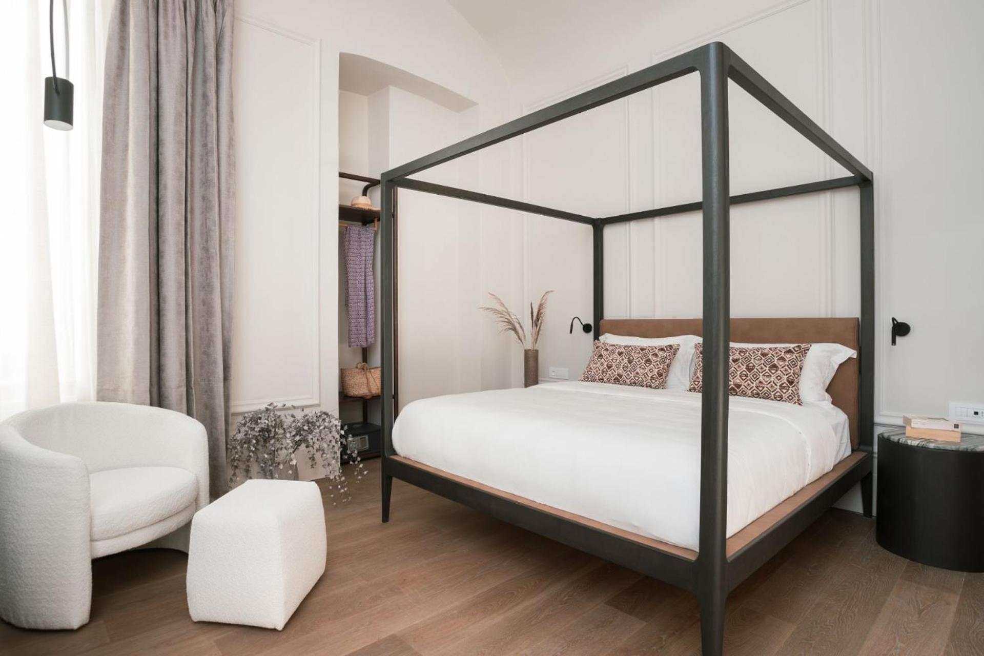 Superior King Room - Photo 7