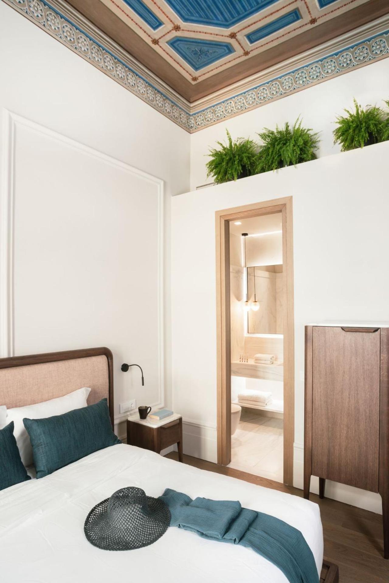 Superior King Room - Photo 4
