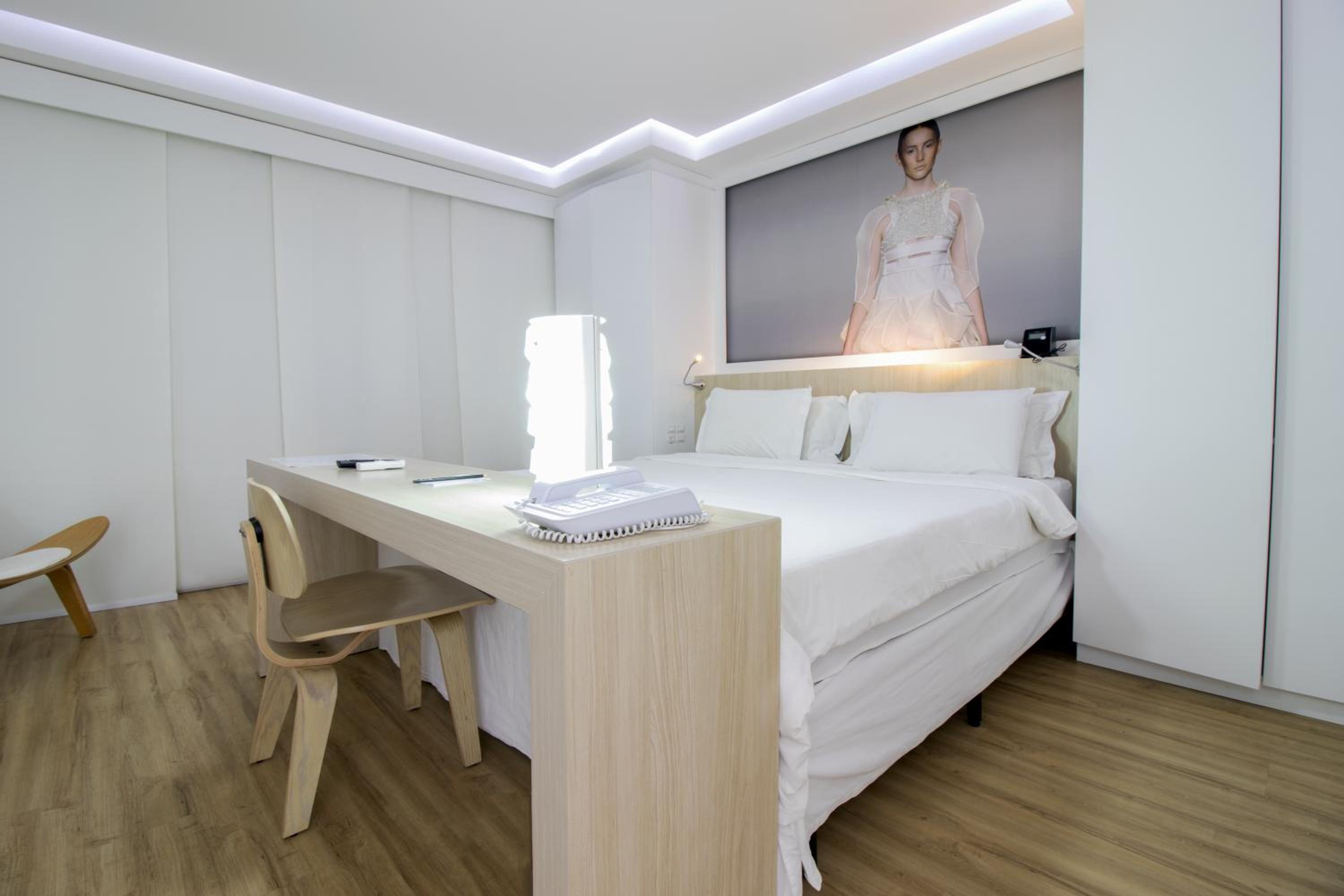 Deluxe King Room photo 2