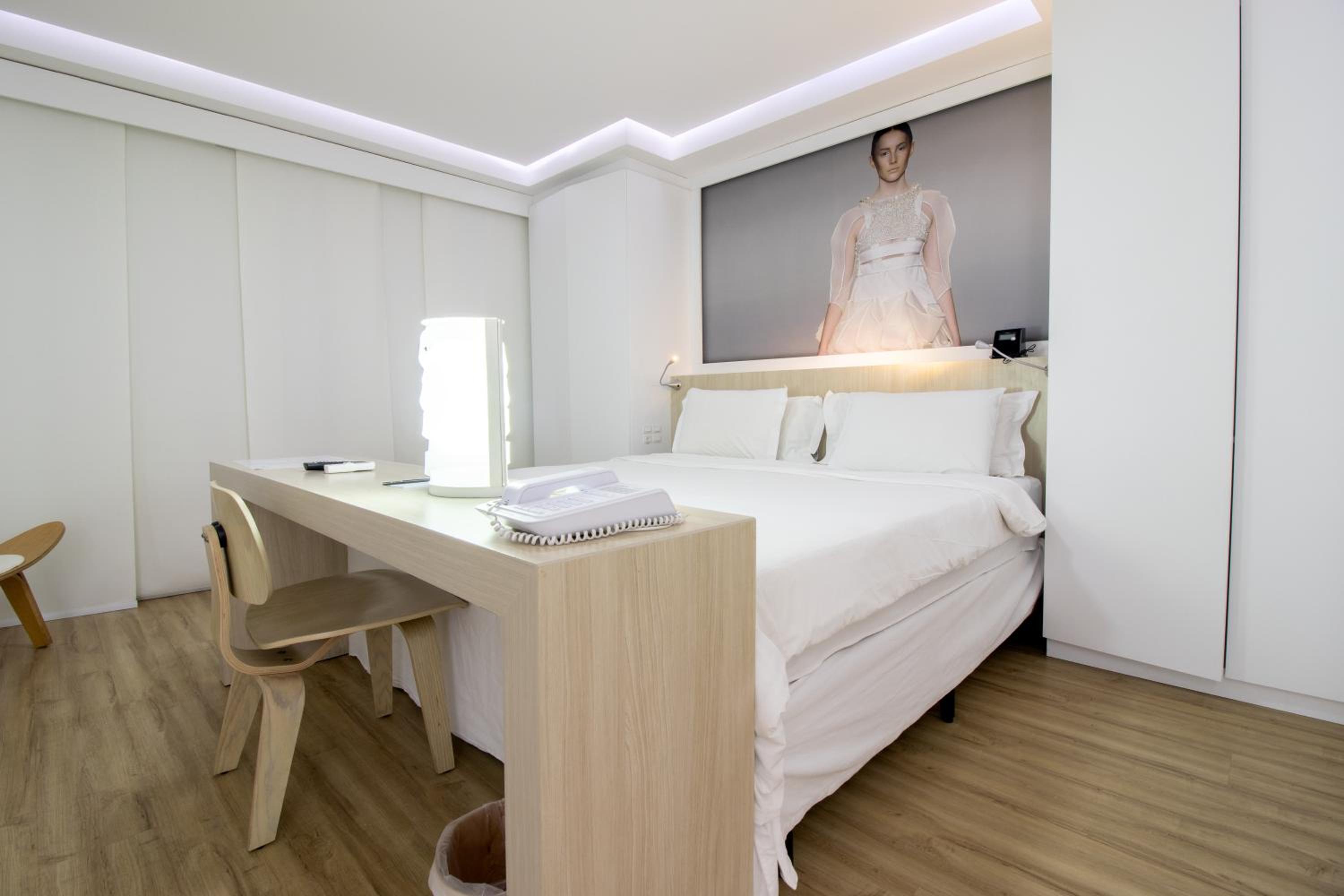 Deluxe King Room photo 3