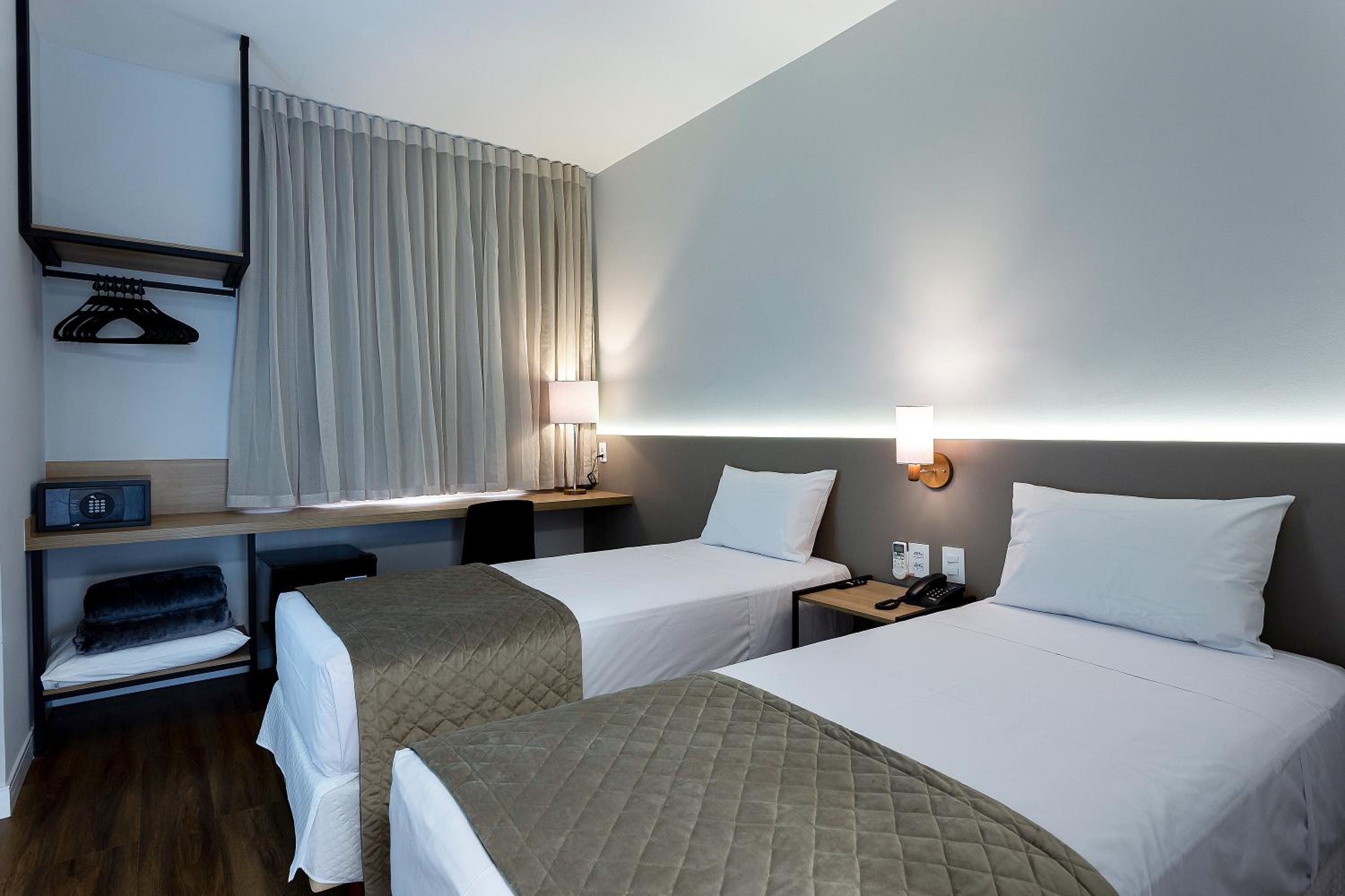 Deluxe Twin Room photo 2