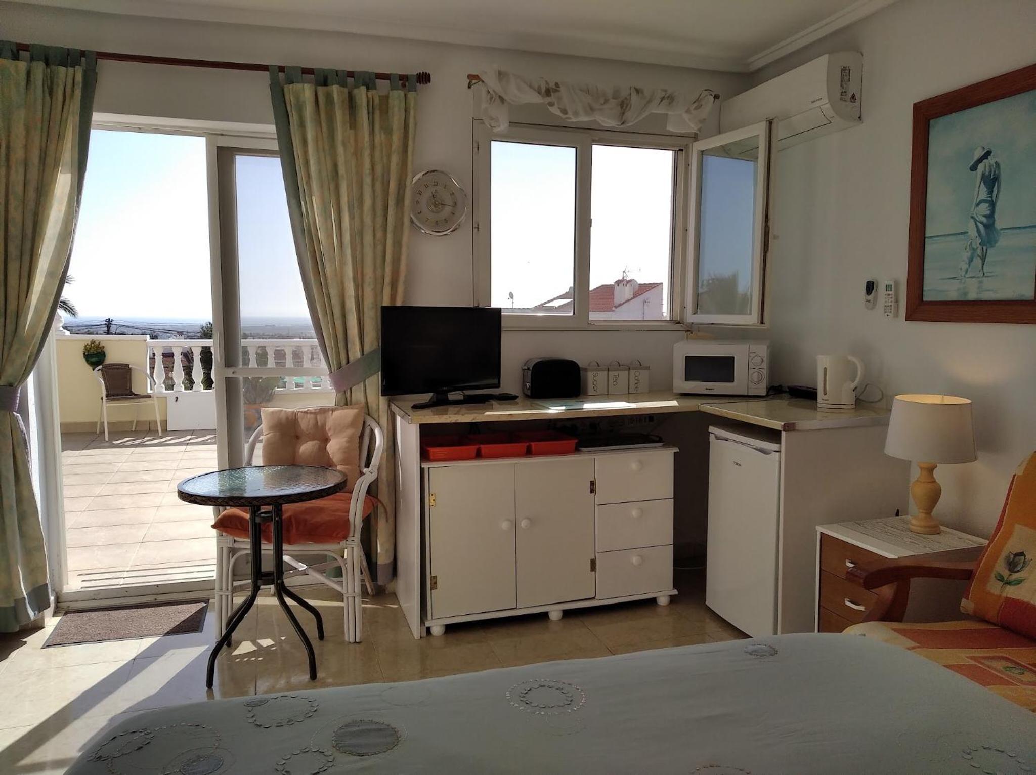 Studio Apartment photo 3