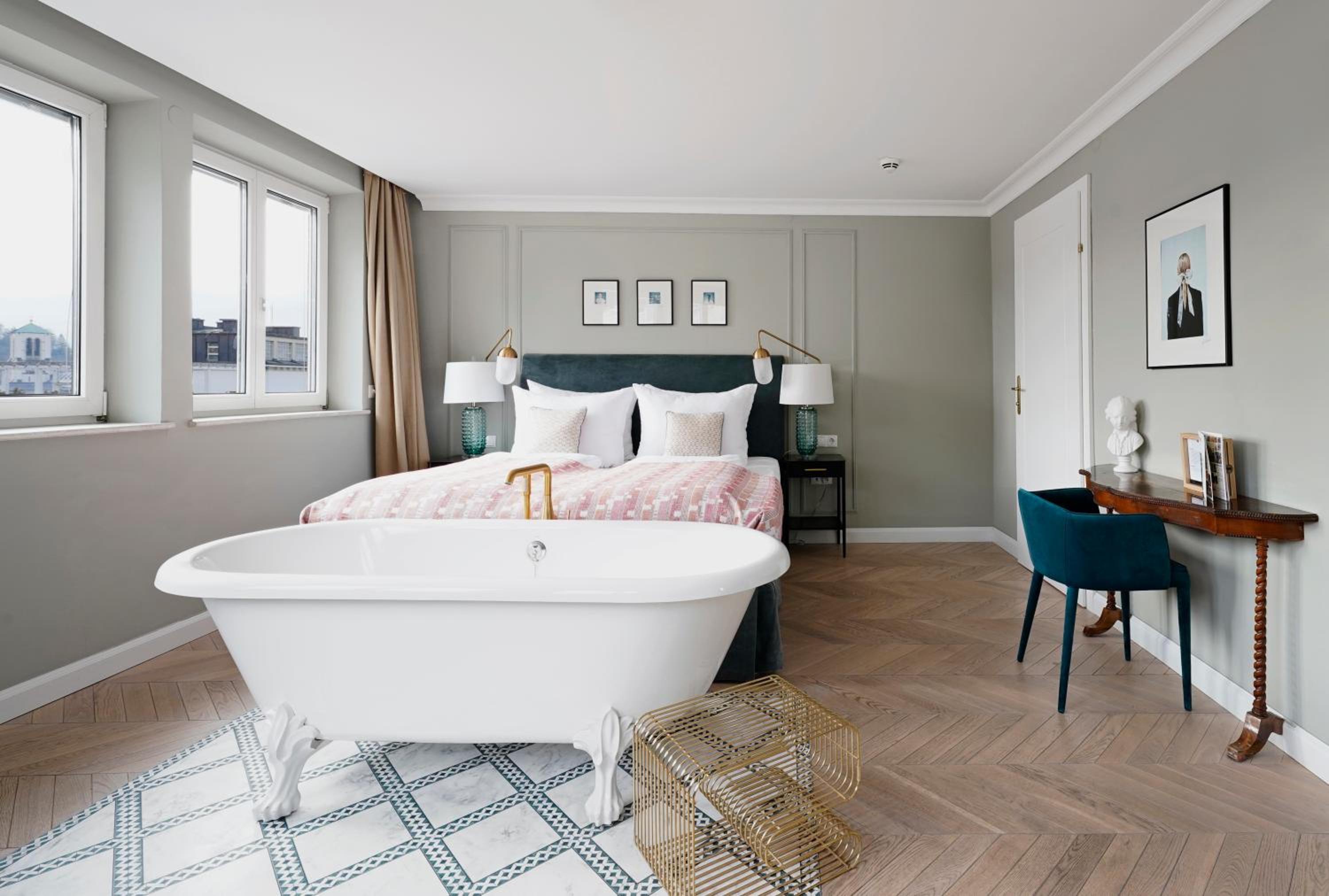 Extra Large Room with Bathtub and Separate Living Area with Sofa Bed photo 1