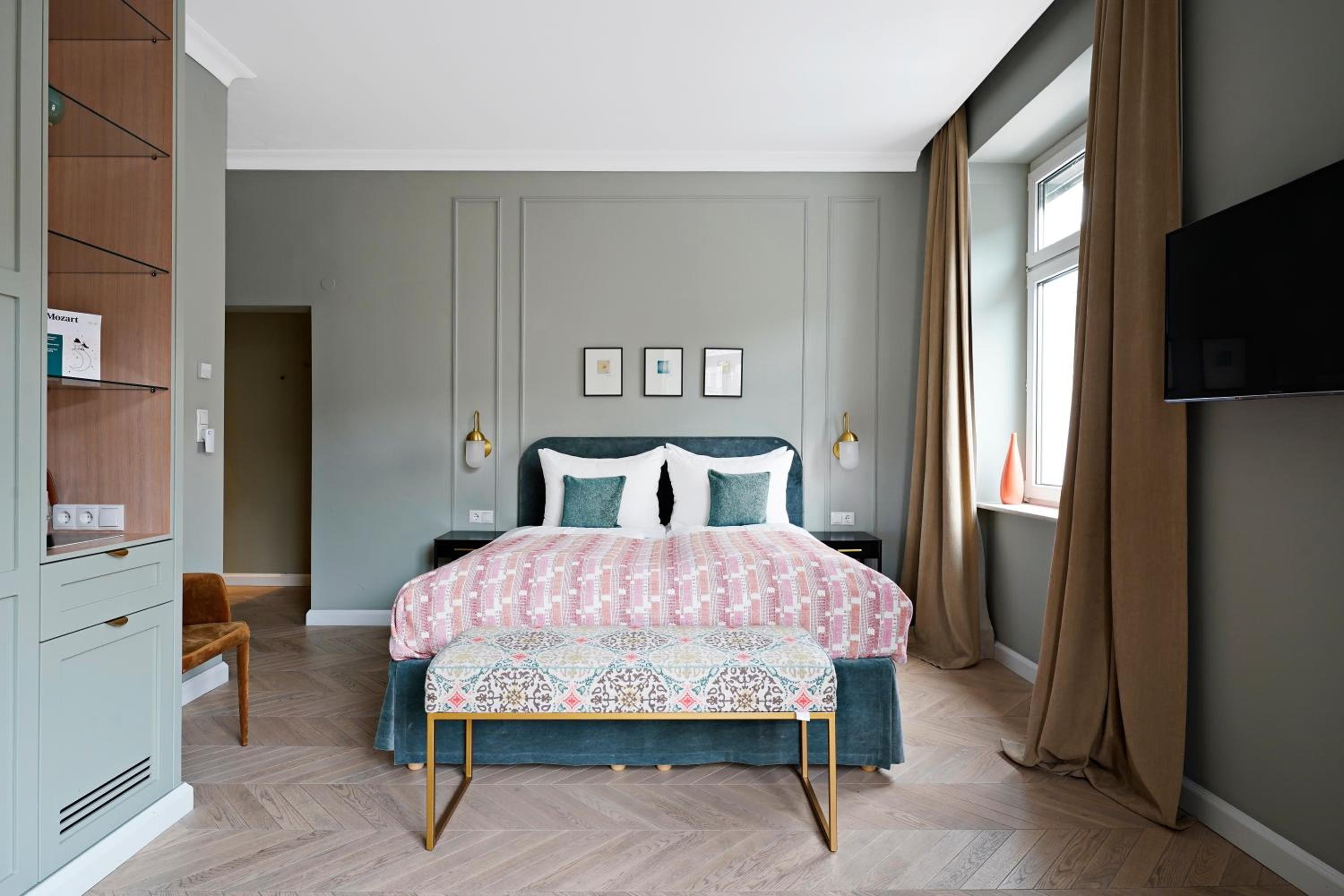 Large Room with Balcony photo 1