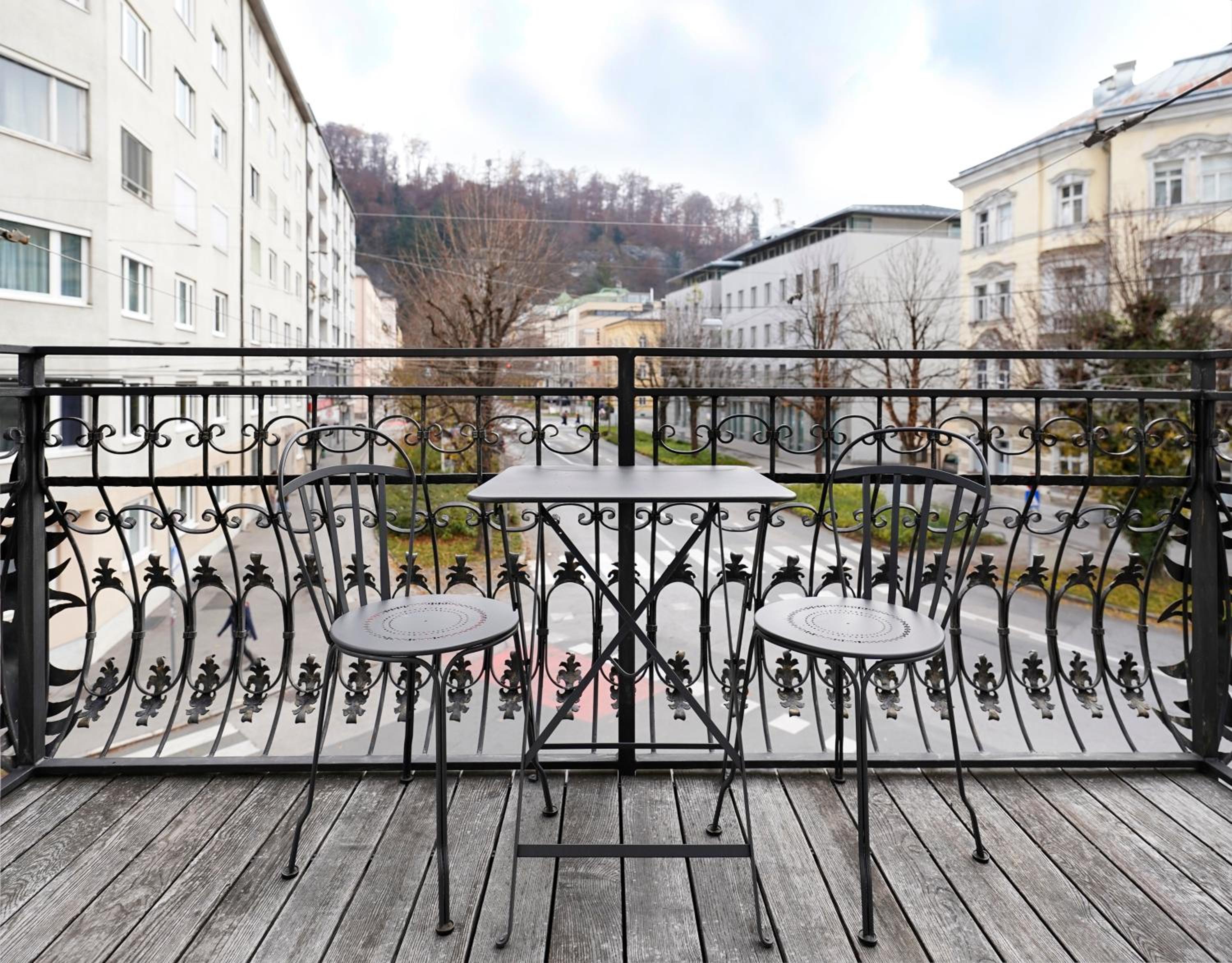 Large Room with Balcony photo 2