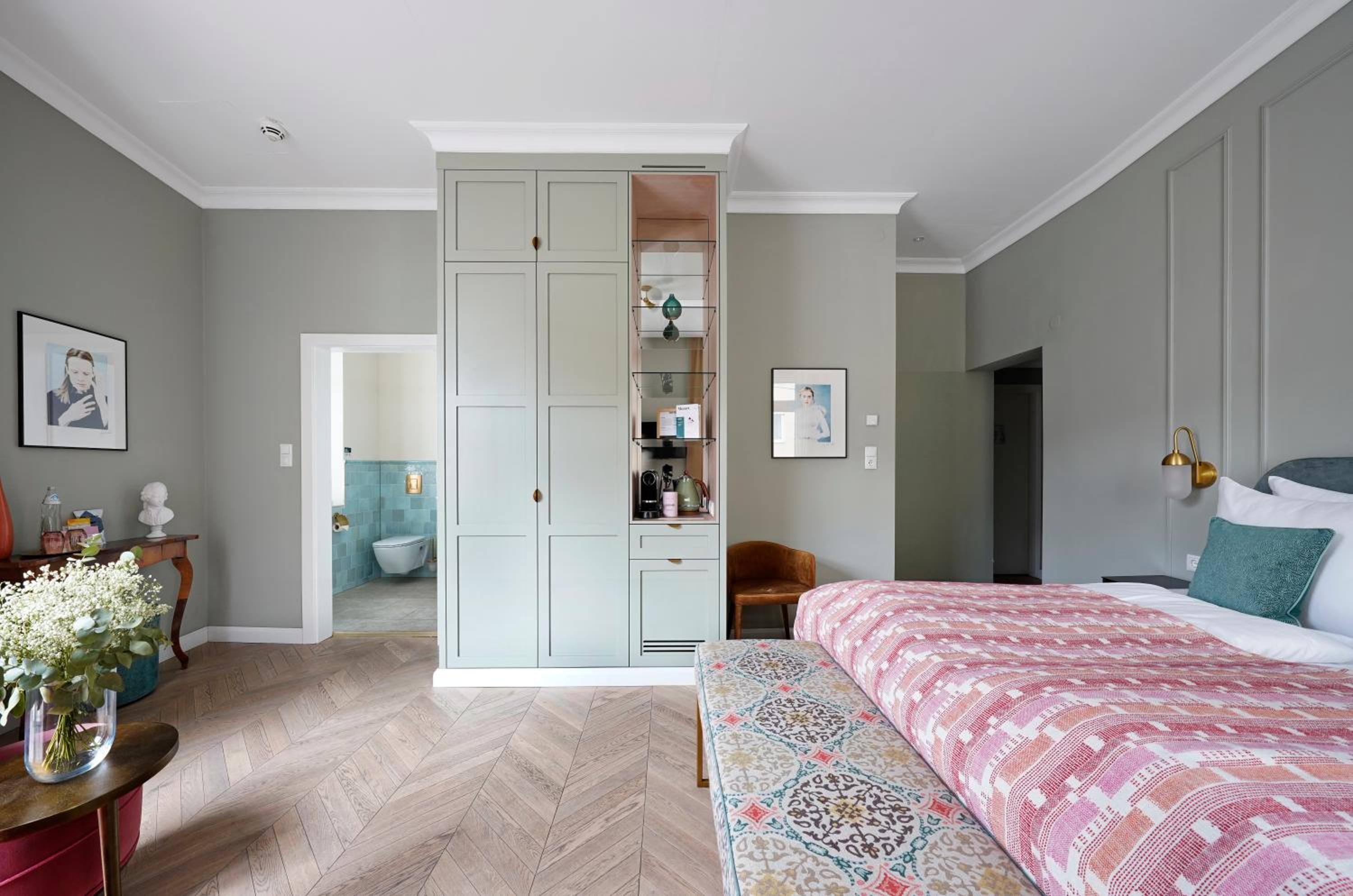 Large Room with Balcony photo 3