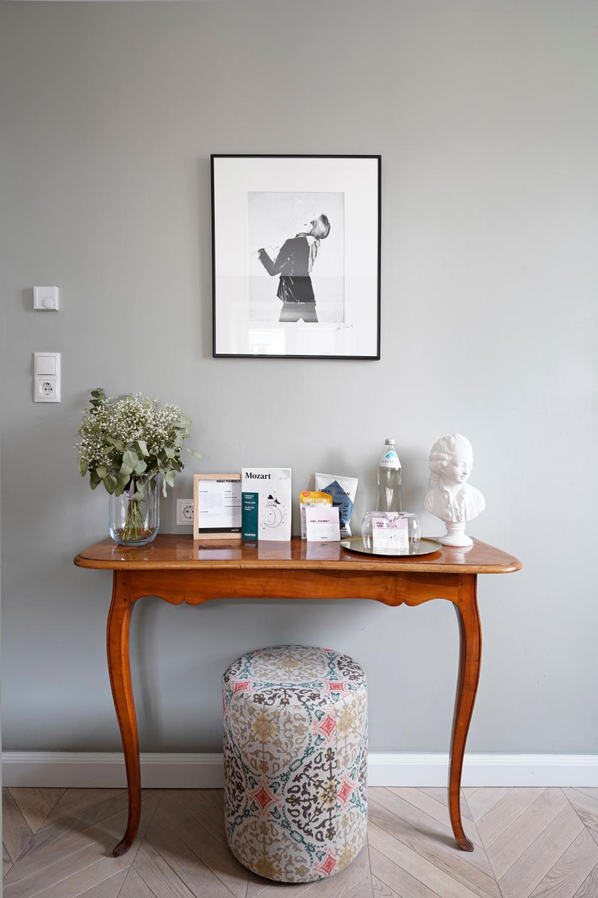 Medium Room photo 2