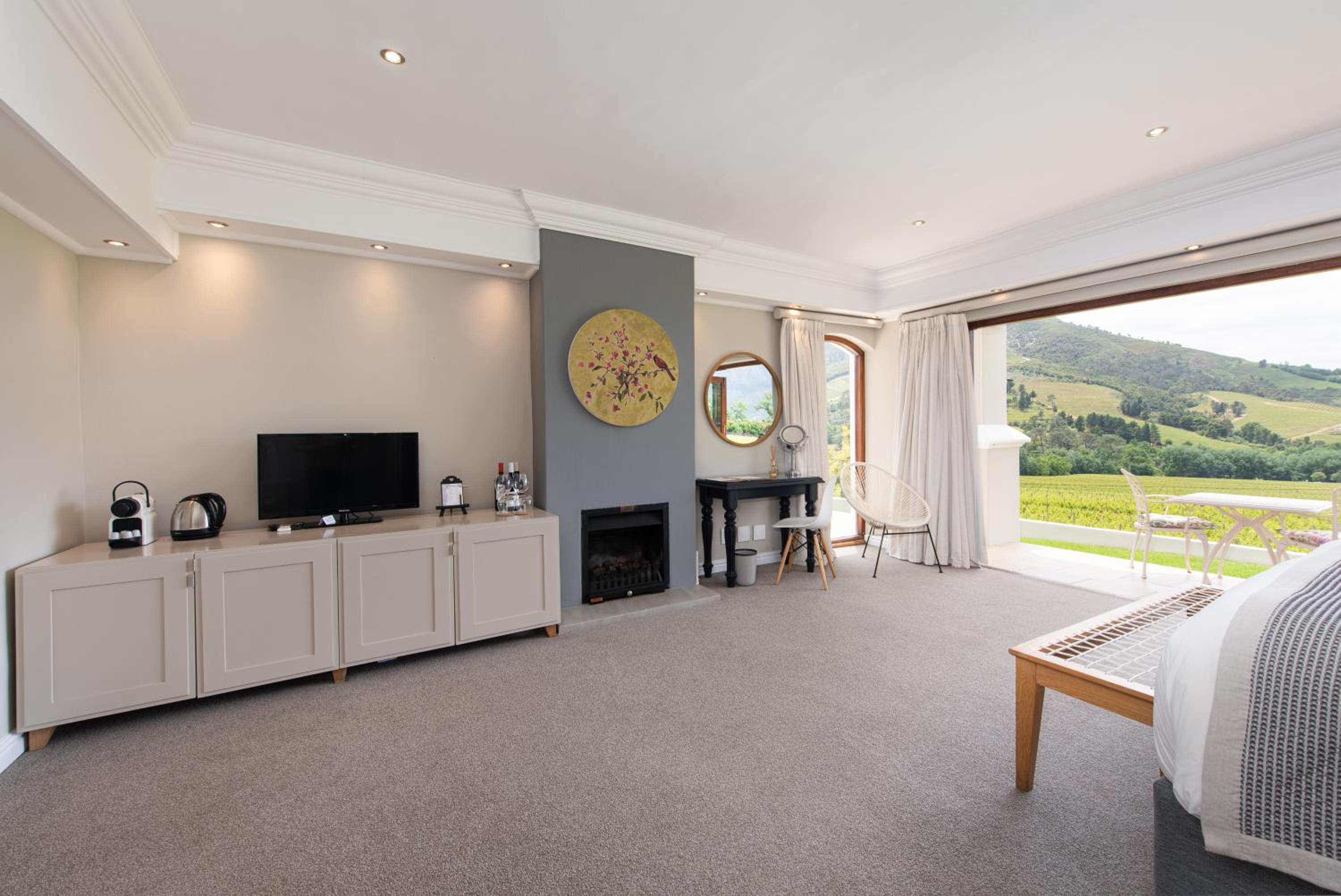 Deluxe King Room photo 3