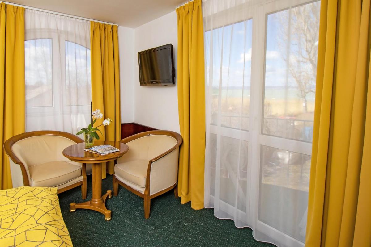 Double Room with Patio - Photo 3
