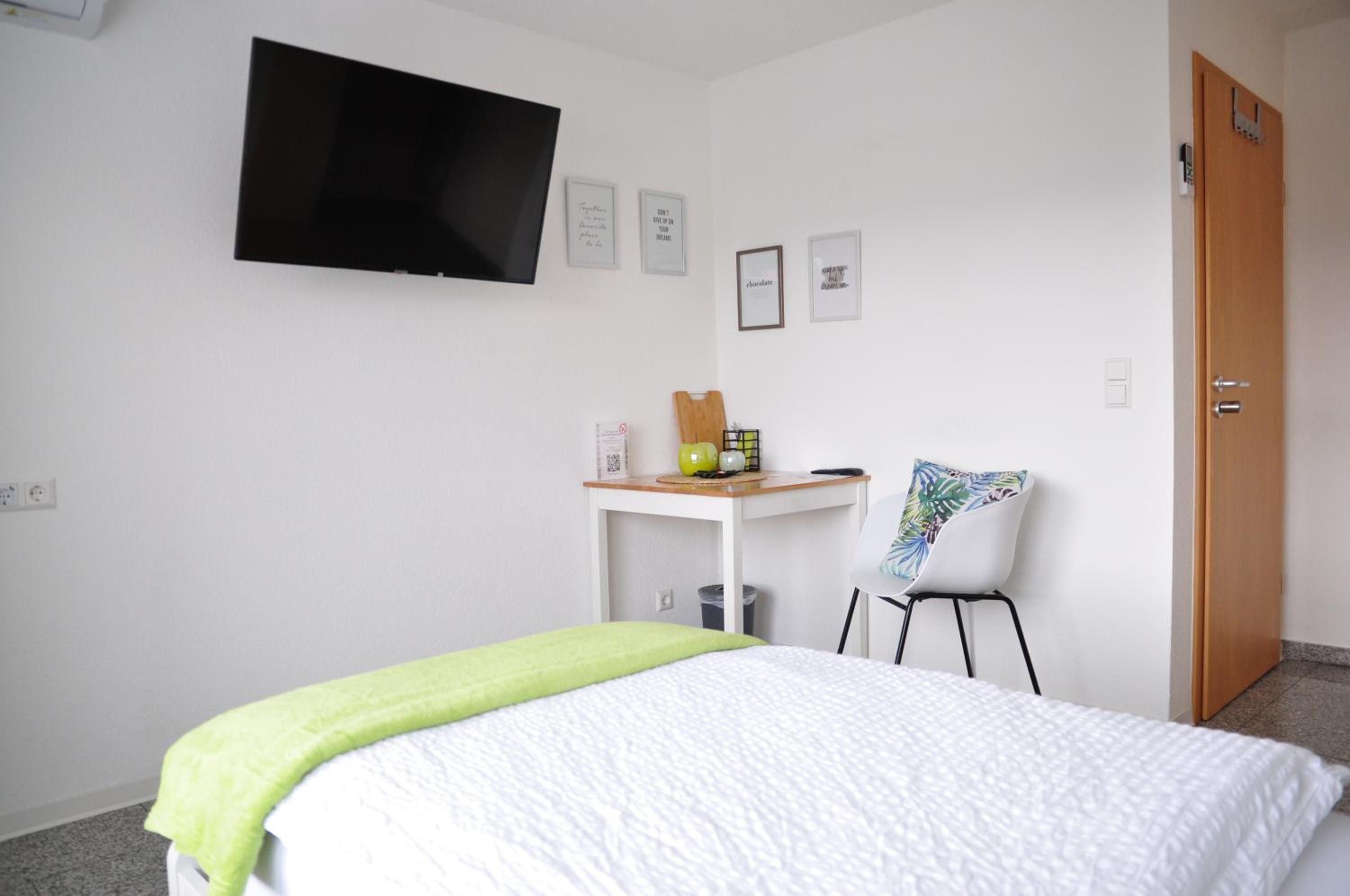 Single Room with Private Bathroom photo 3