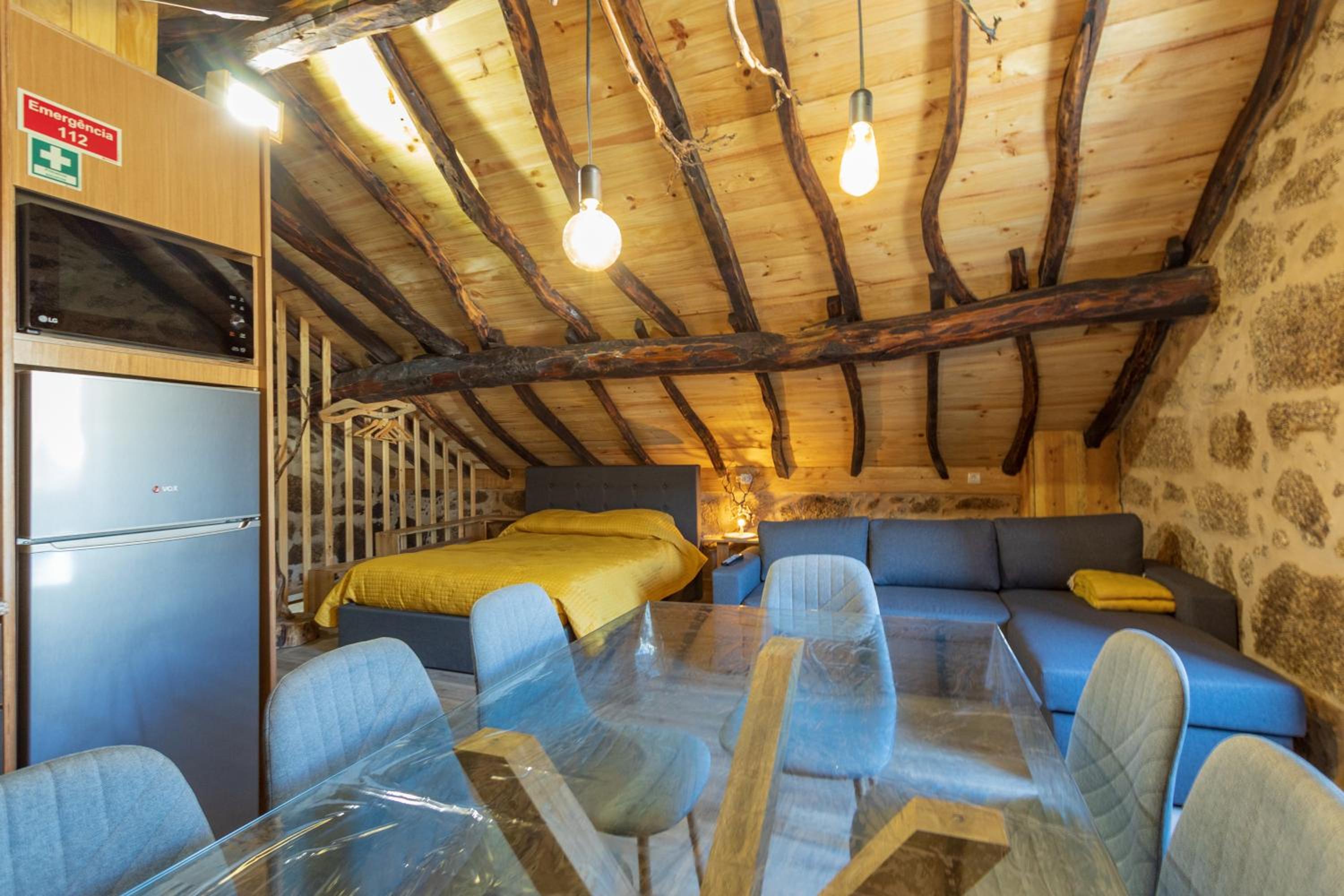 One-Bedroom Apartment - Photo 3