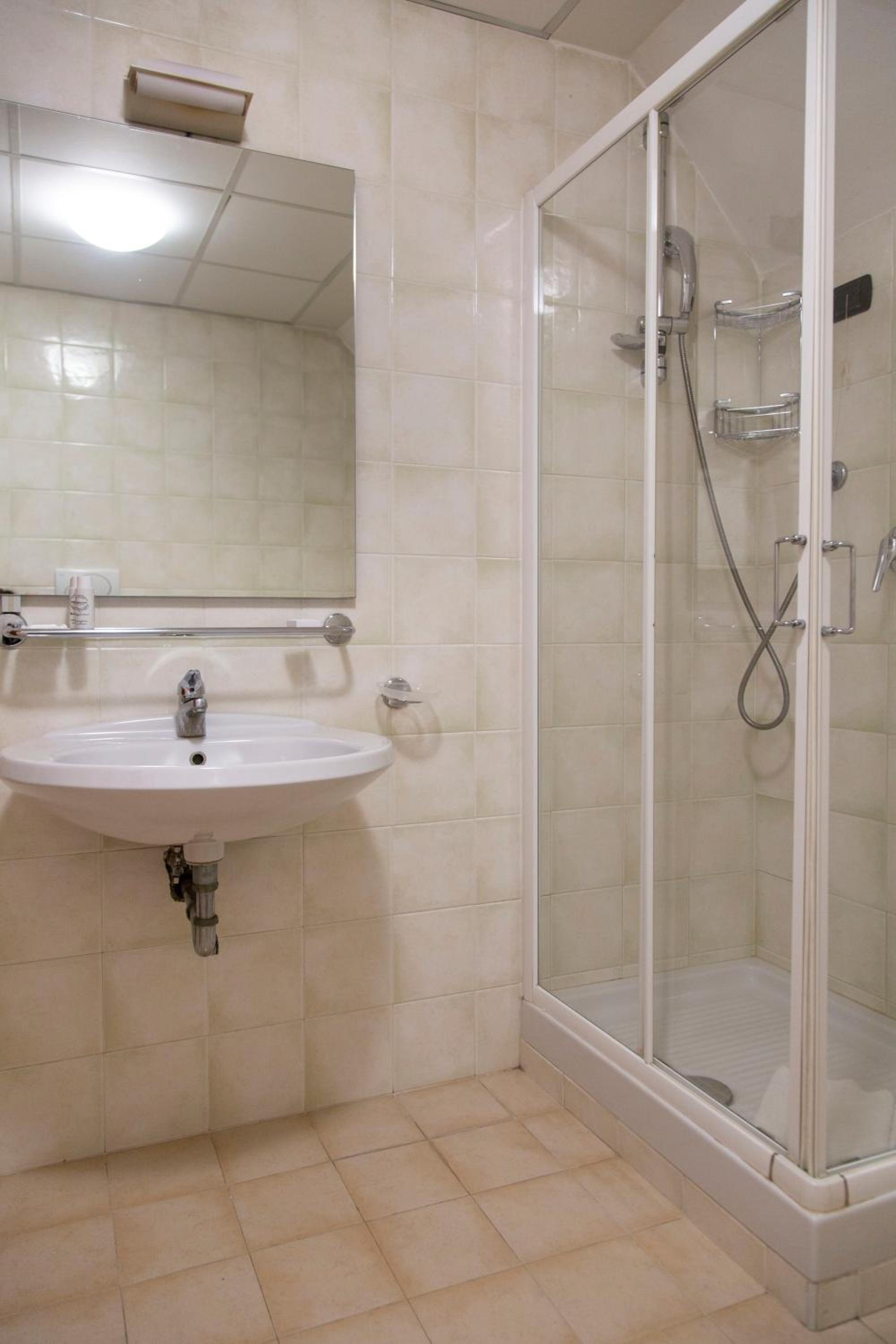 Standard Quadruple Room photo 2