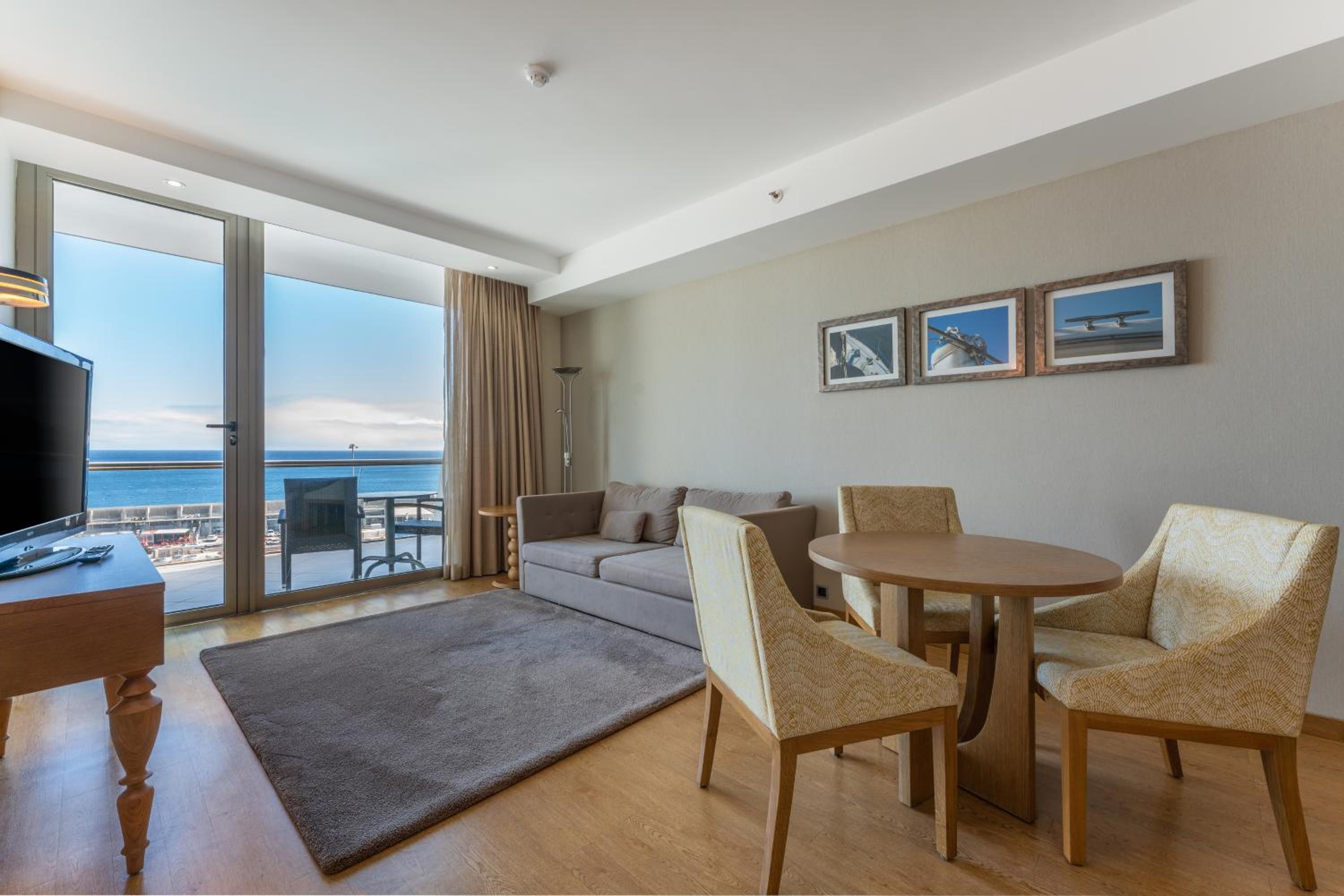 Suite with Kitchenette