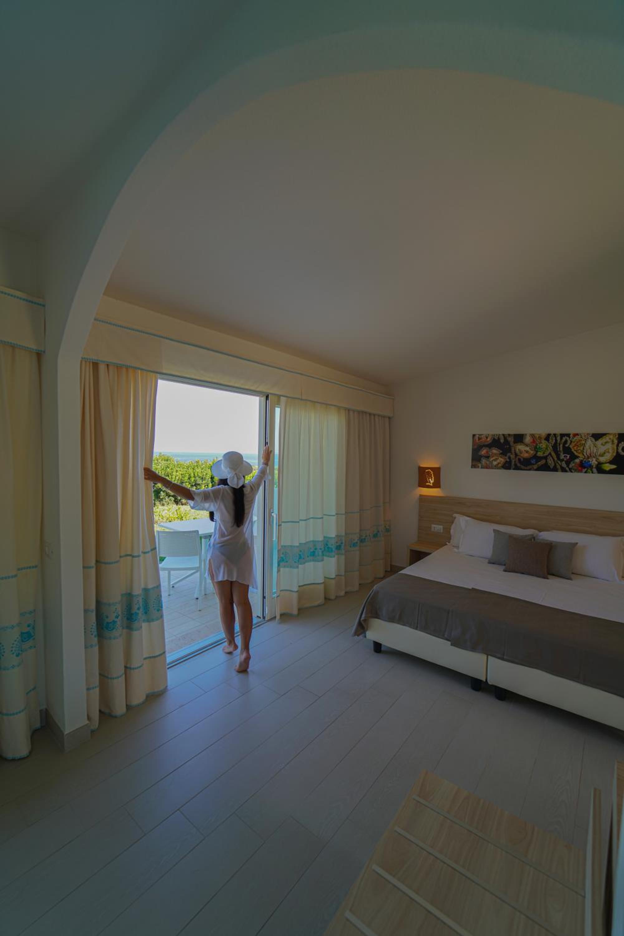 Superior Triple Room with Sea View - Photo 4