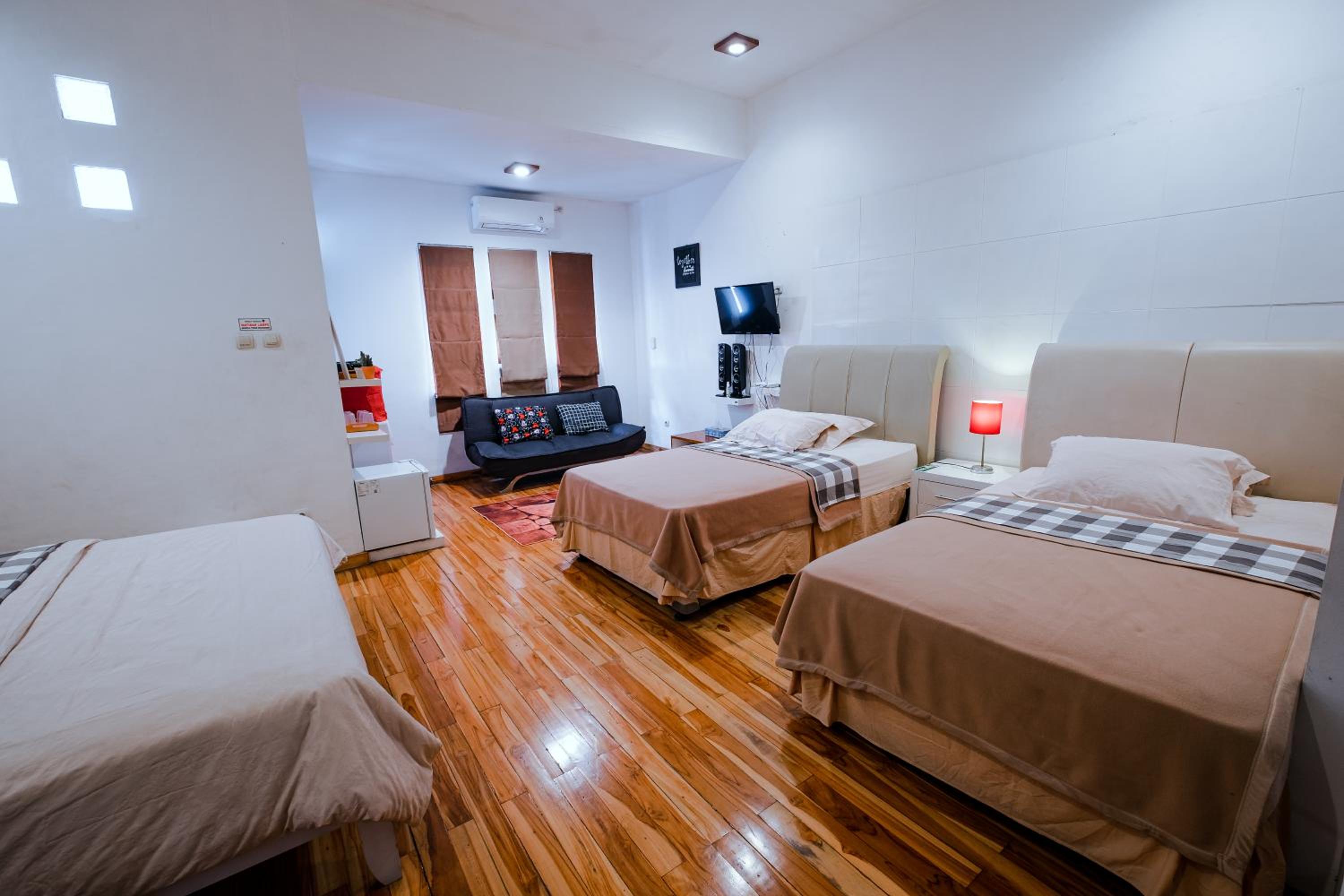 Deluxe Family Room - Photo 7