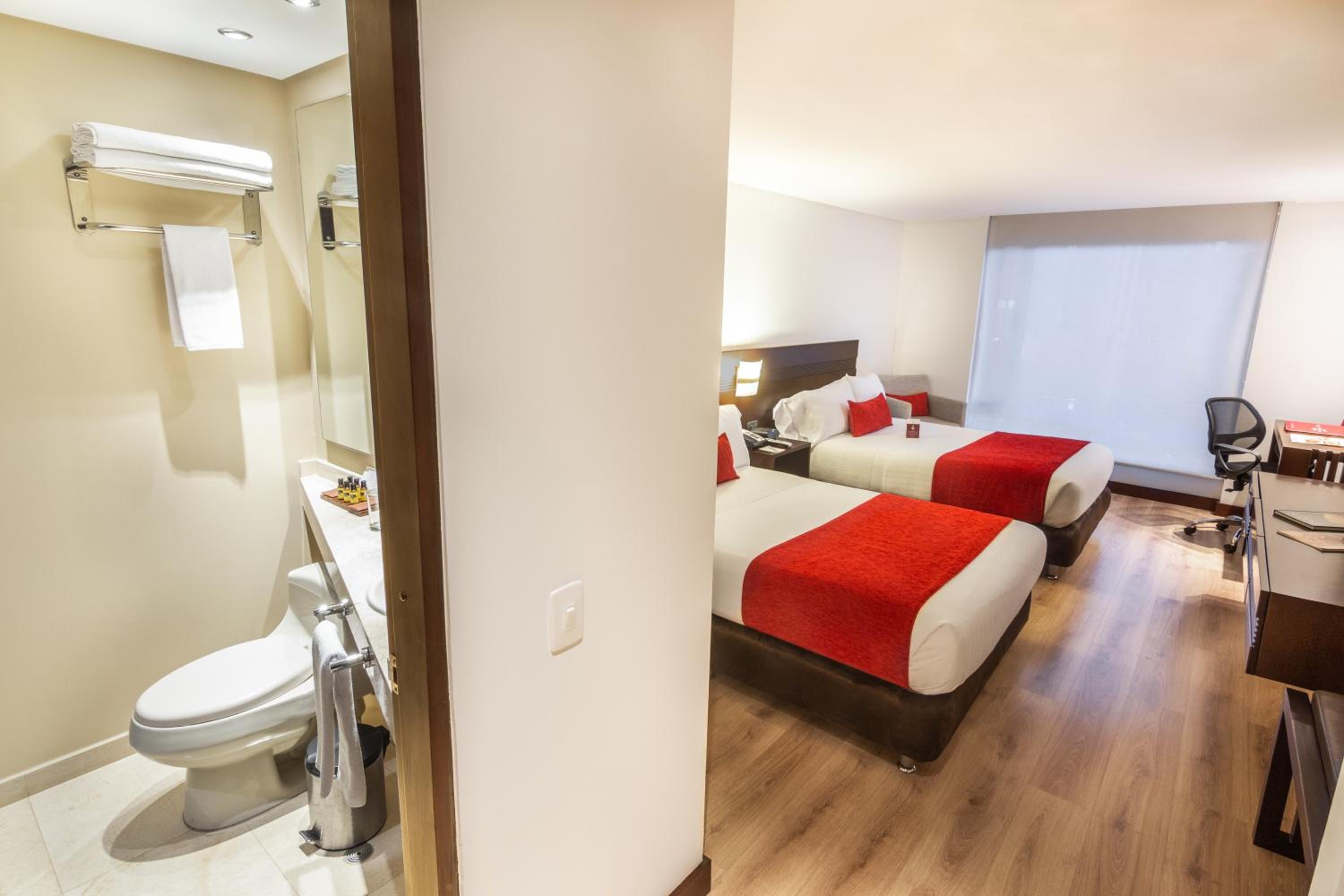Room with Two Single Beds - Photo 6