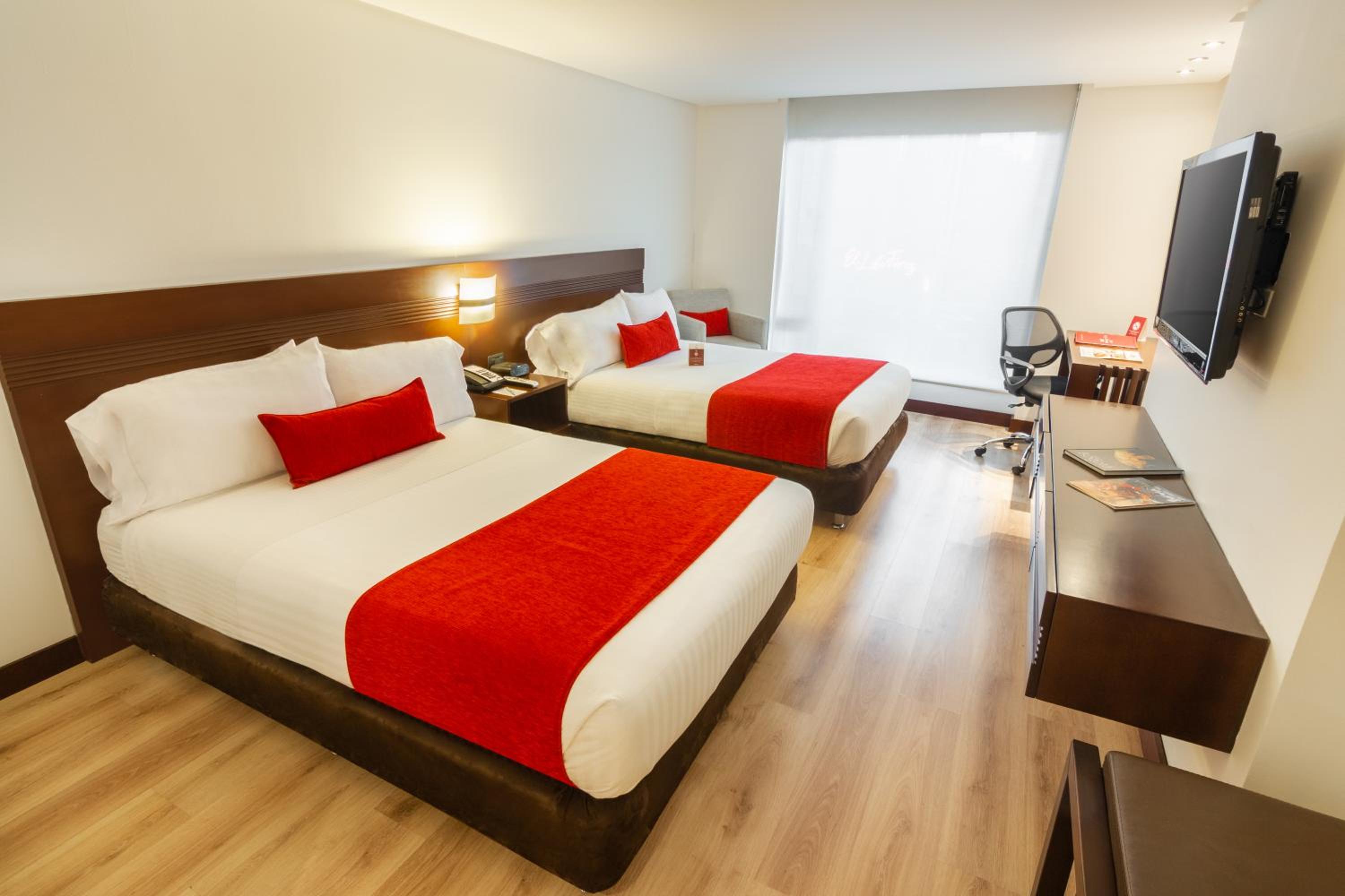 Room with Two Single Beds - Photo 4