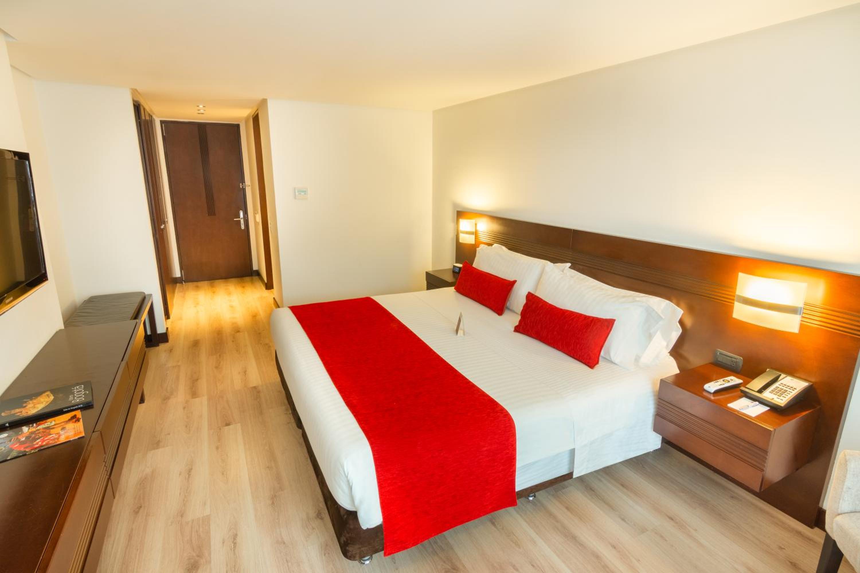 Twin Room - Non-Smoking - Photo 2
