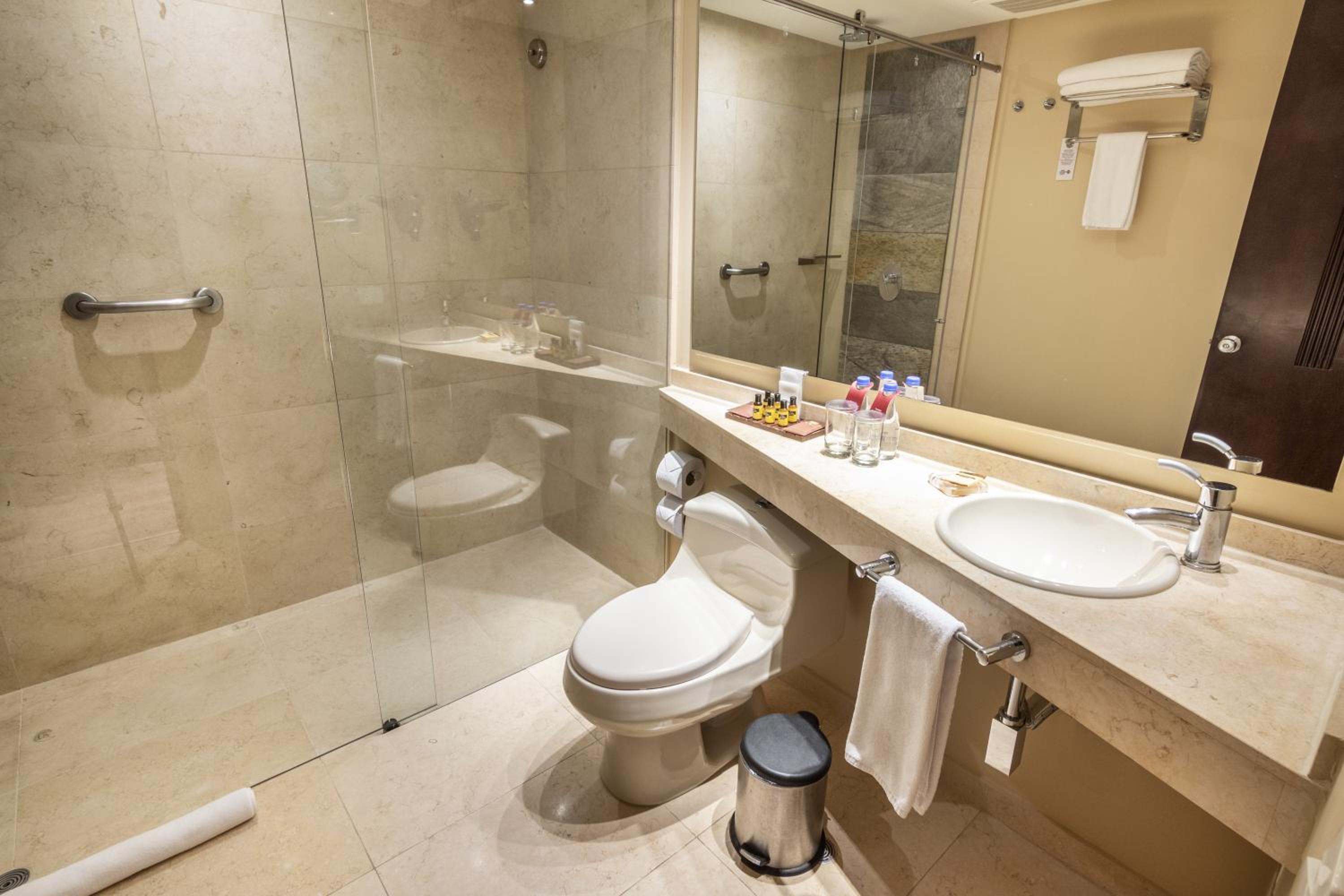 King Room - Non-Smoking - Photo 5