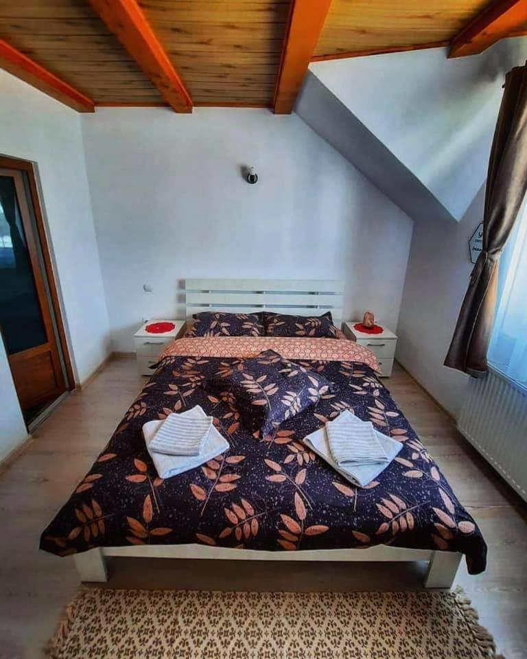 Five-Bedroom House - Photo 21