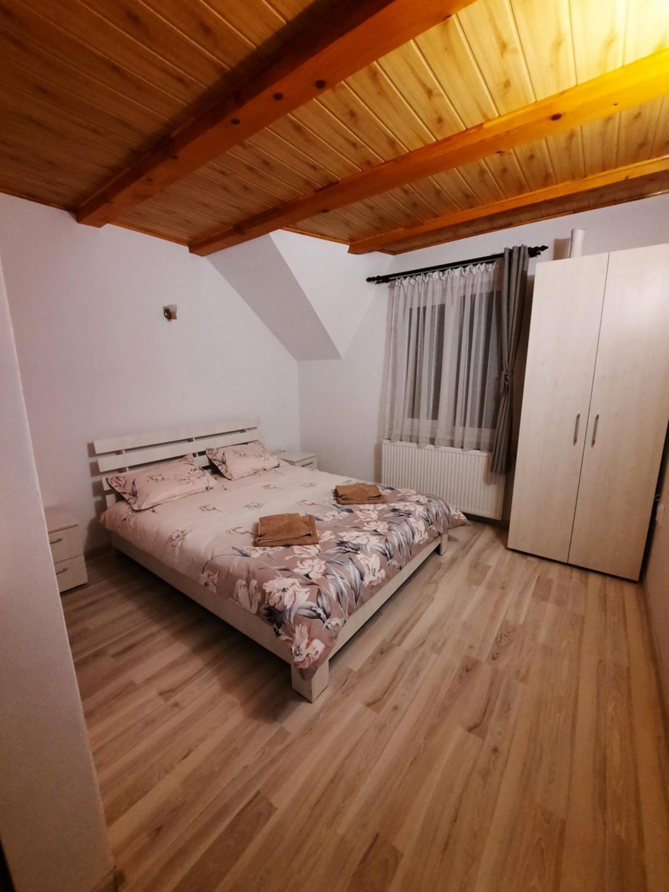 Five-Bedroom House - Photo 19
