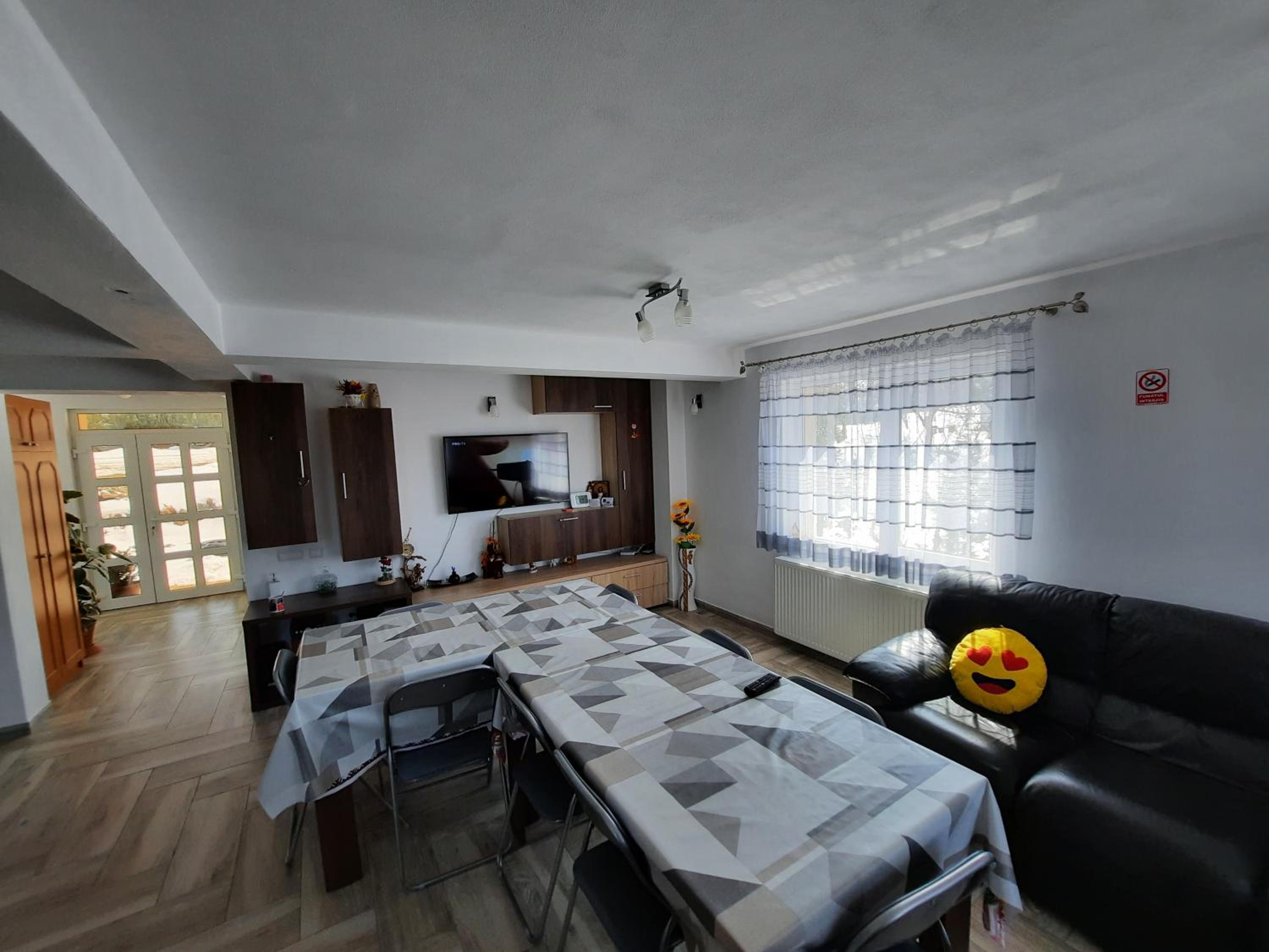 Five-Bedroom House - Photo 6