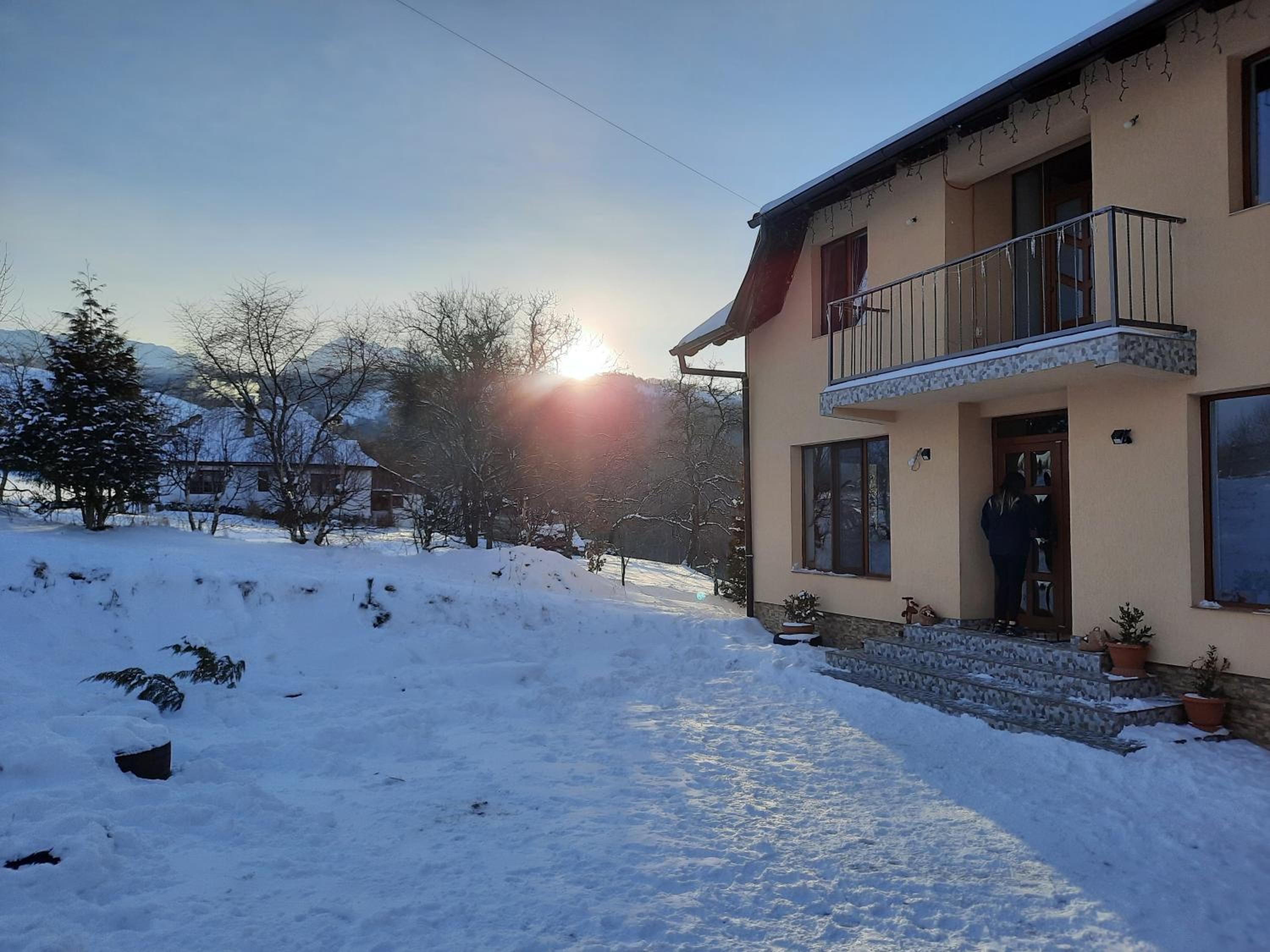 Five-Bedroom House - Photo 10