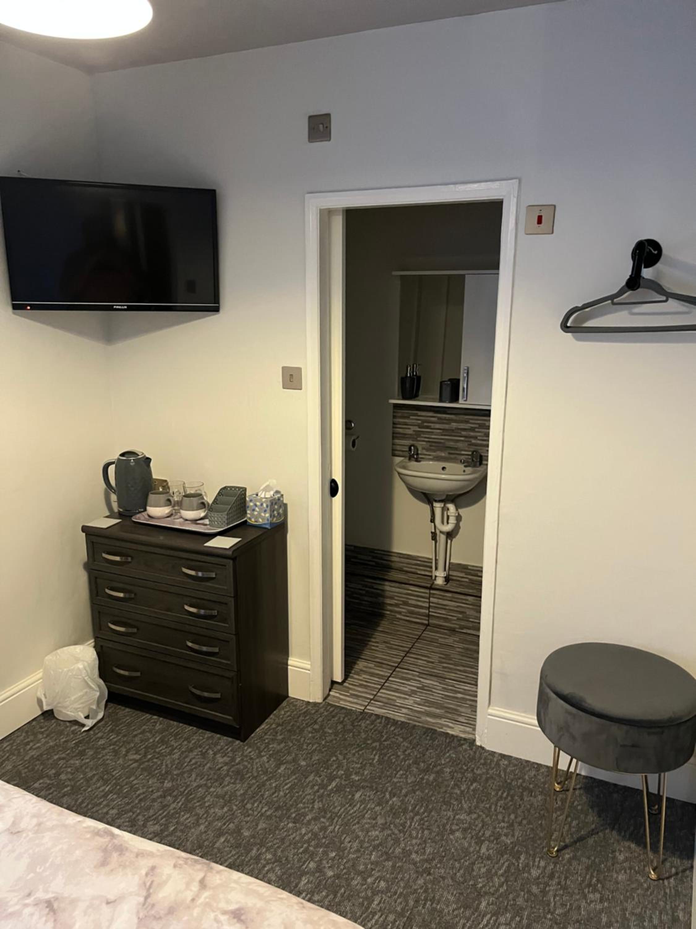 Budget Double Room photo 3