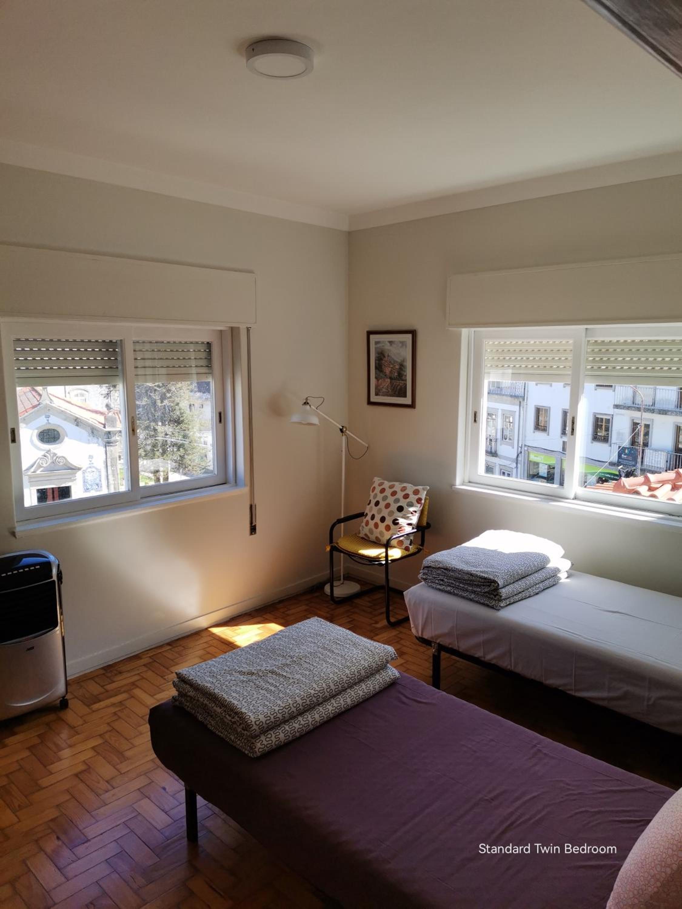Standard Twin Room with Shared Bathroom photo 1