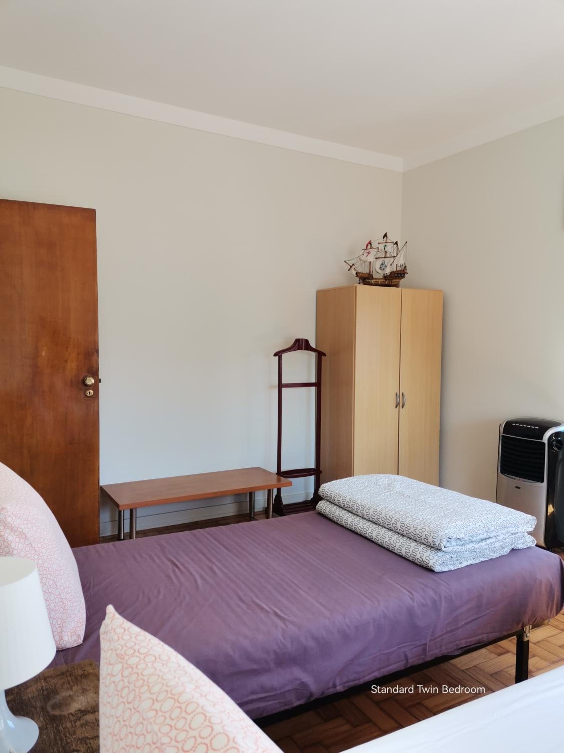 Standard Twin Room with Shared Bathroom photo 3