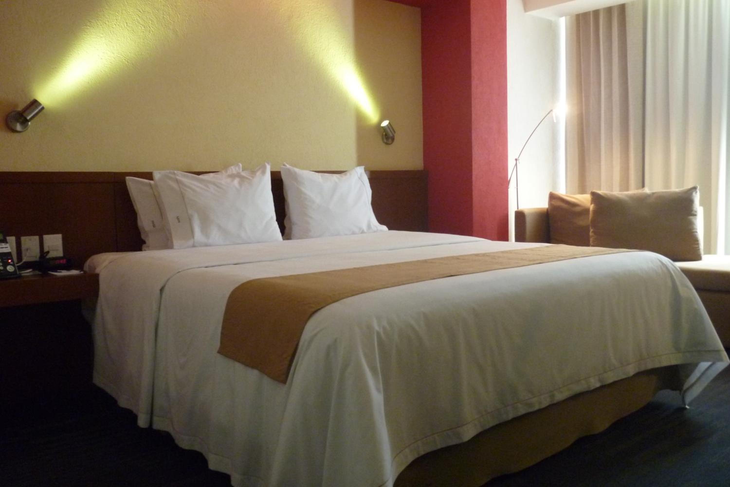 Standard King Room - Photo 1