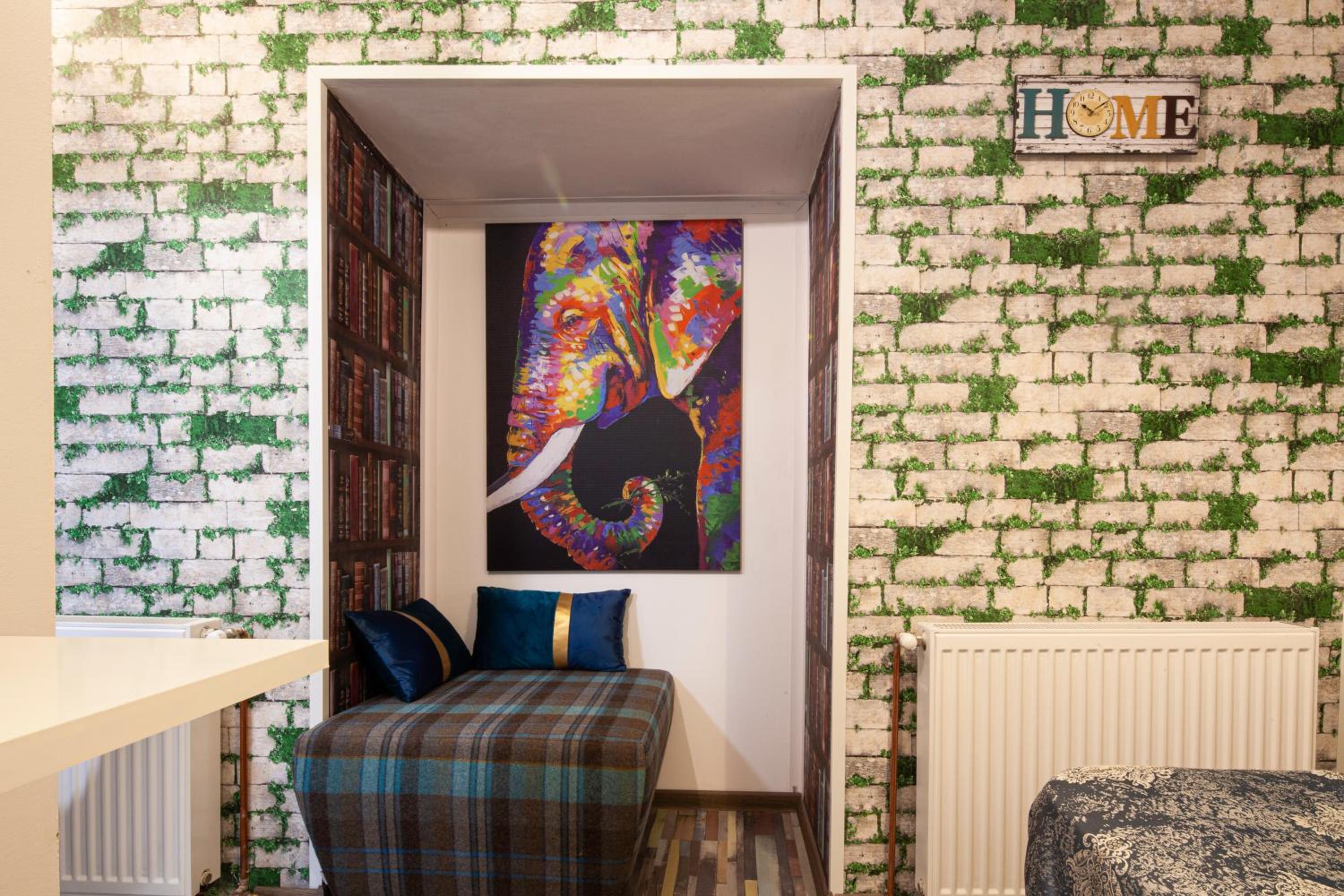 One-Bedroom Apartment - Photo 8