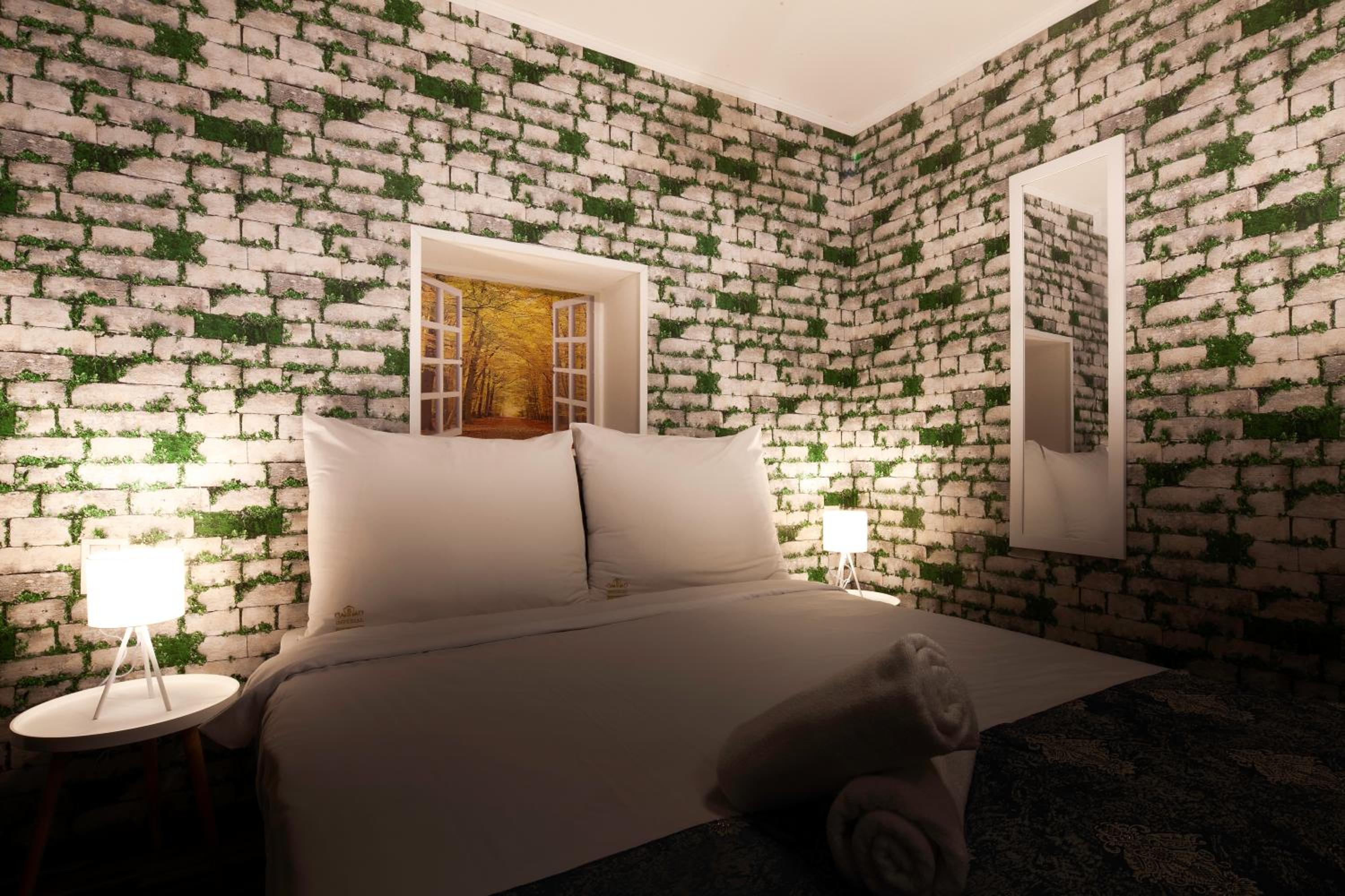 One-Bedroom Apartment - Photo 2