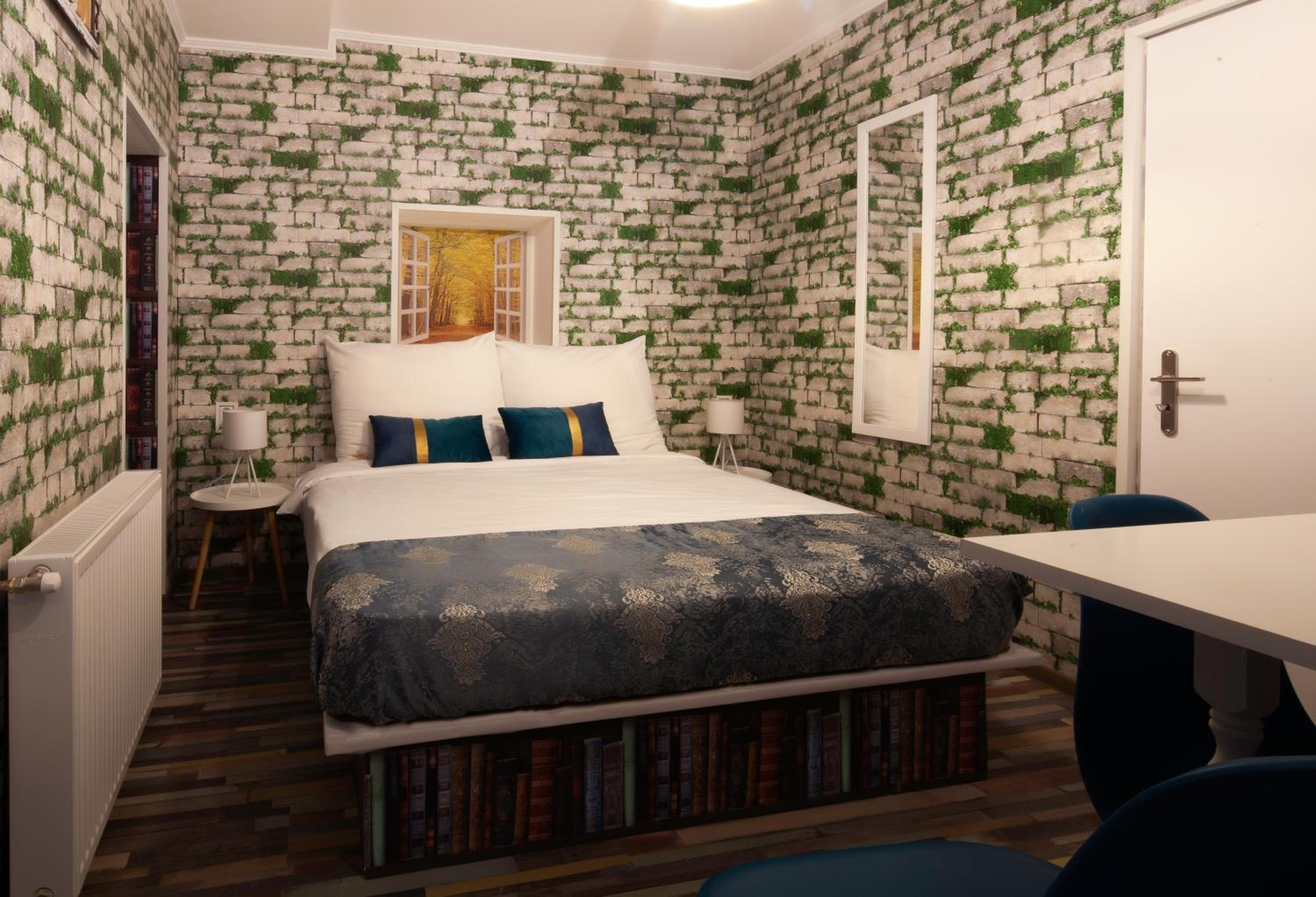 One-Bedroom Apartment - Photo 3