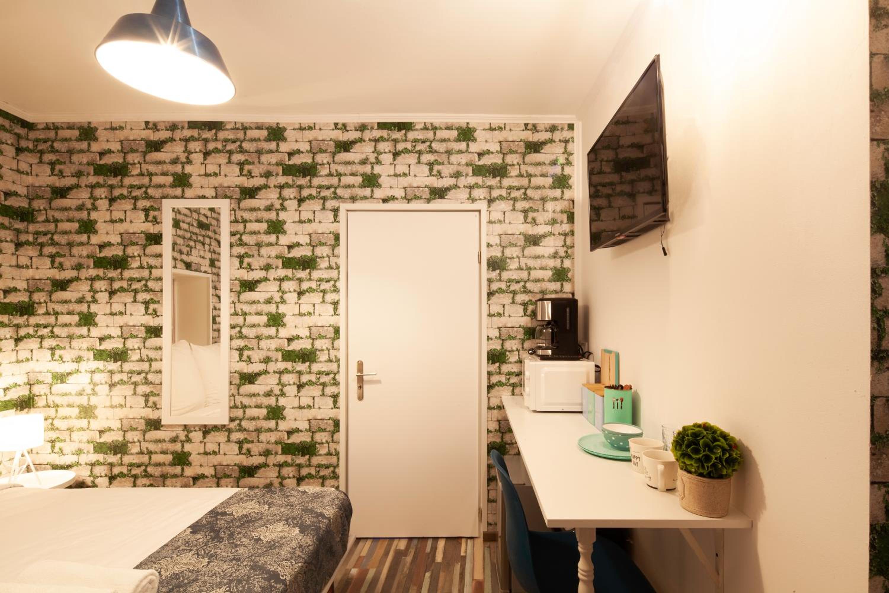 One-Bedroom Apartment - Photo 7