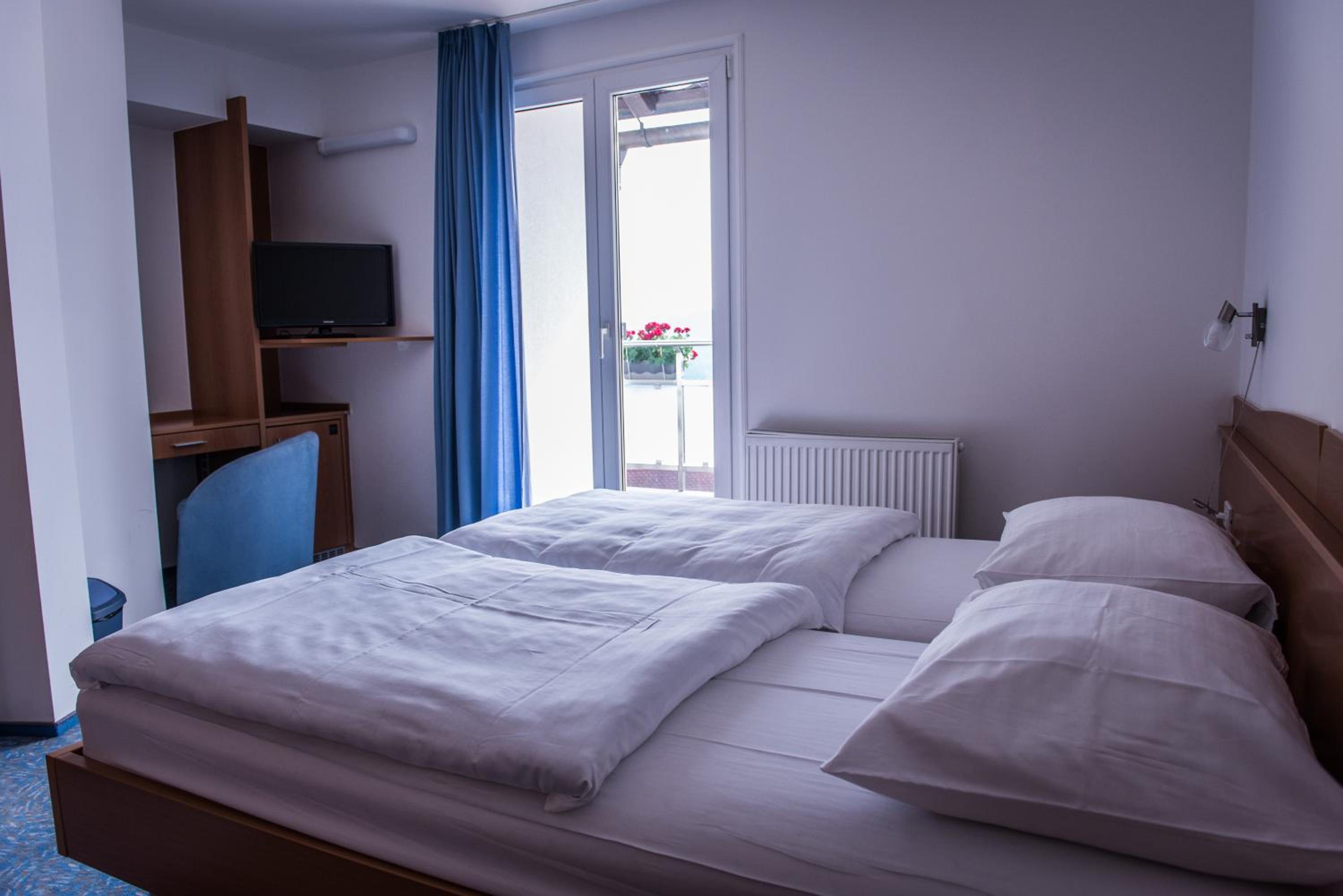 Standard Double or Twin Room - Photo 3