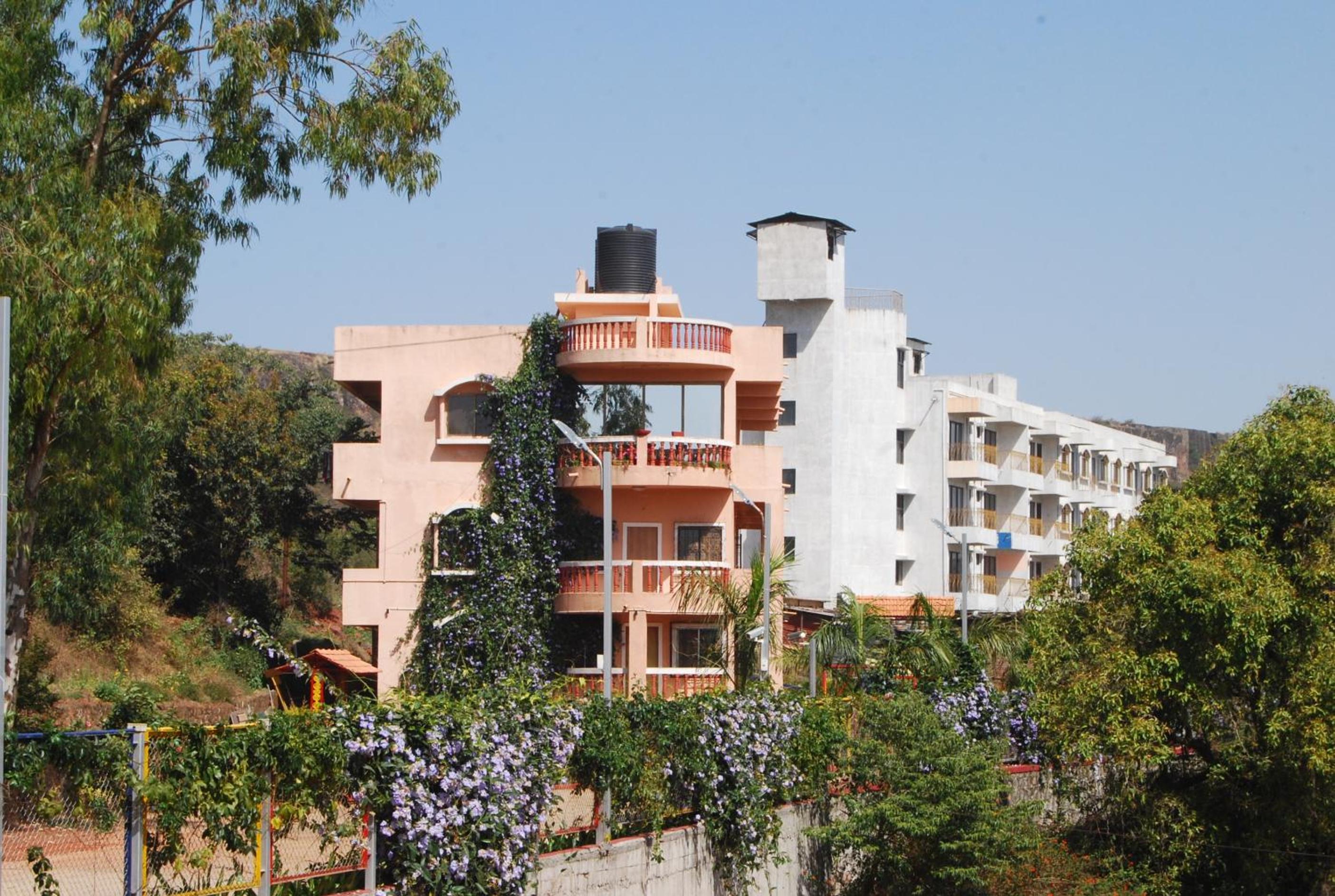 Three-Bedroom Villa photo 2