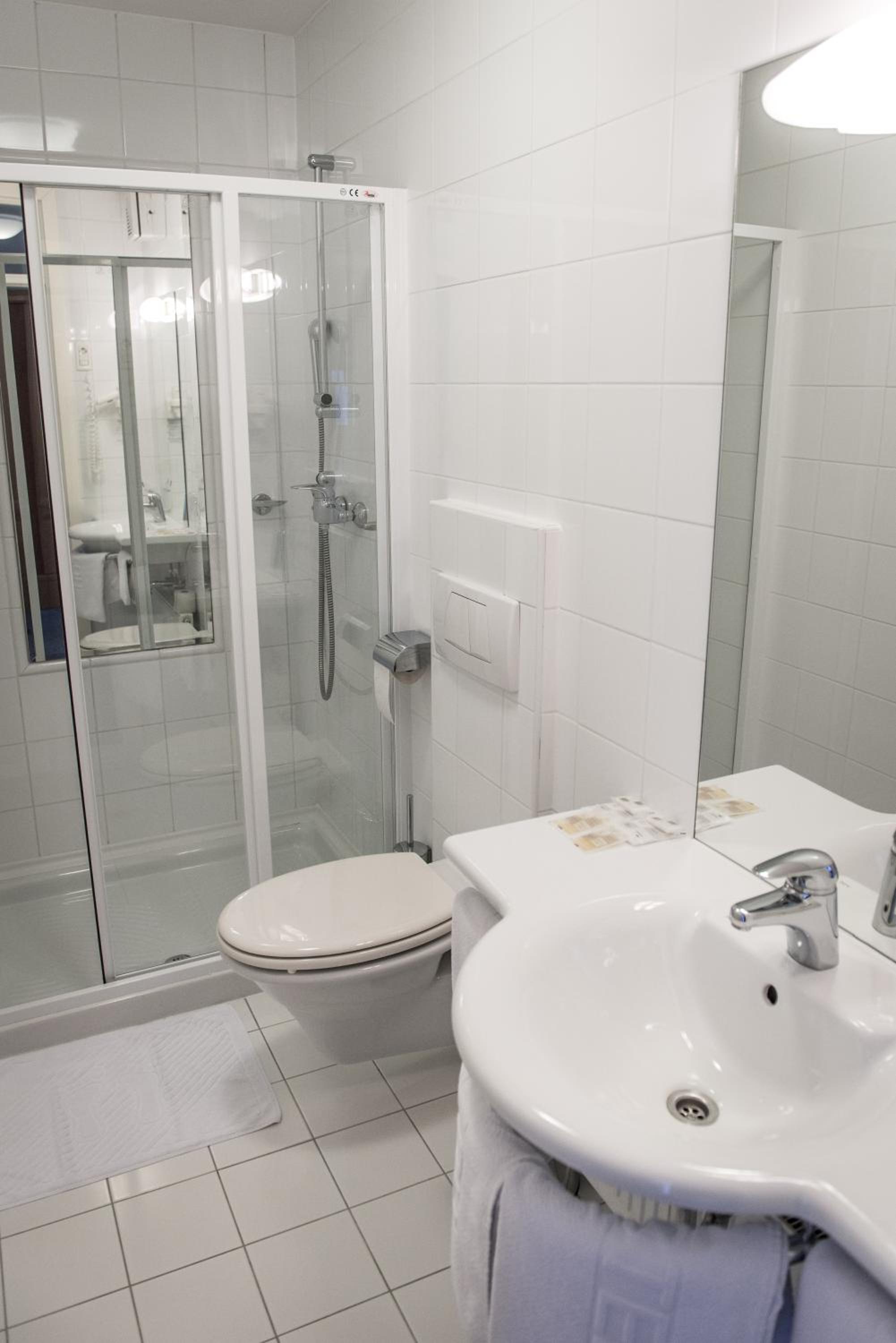 Standard Double or Twin Room - Photo 2