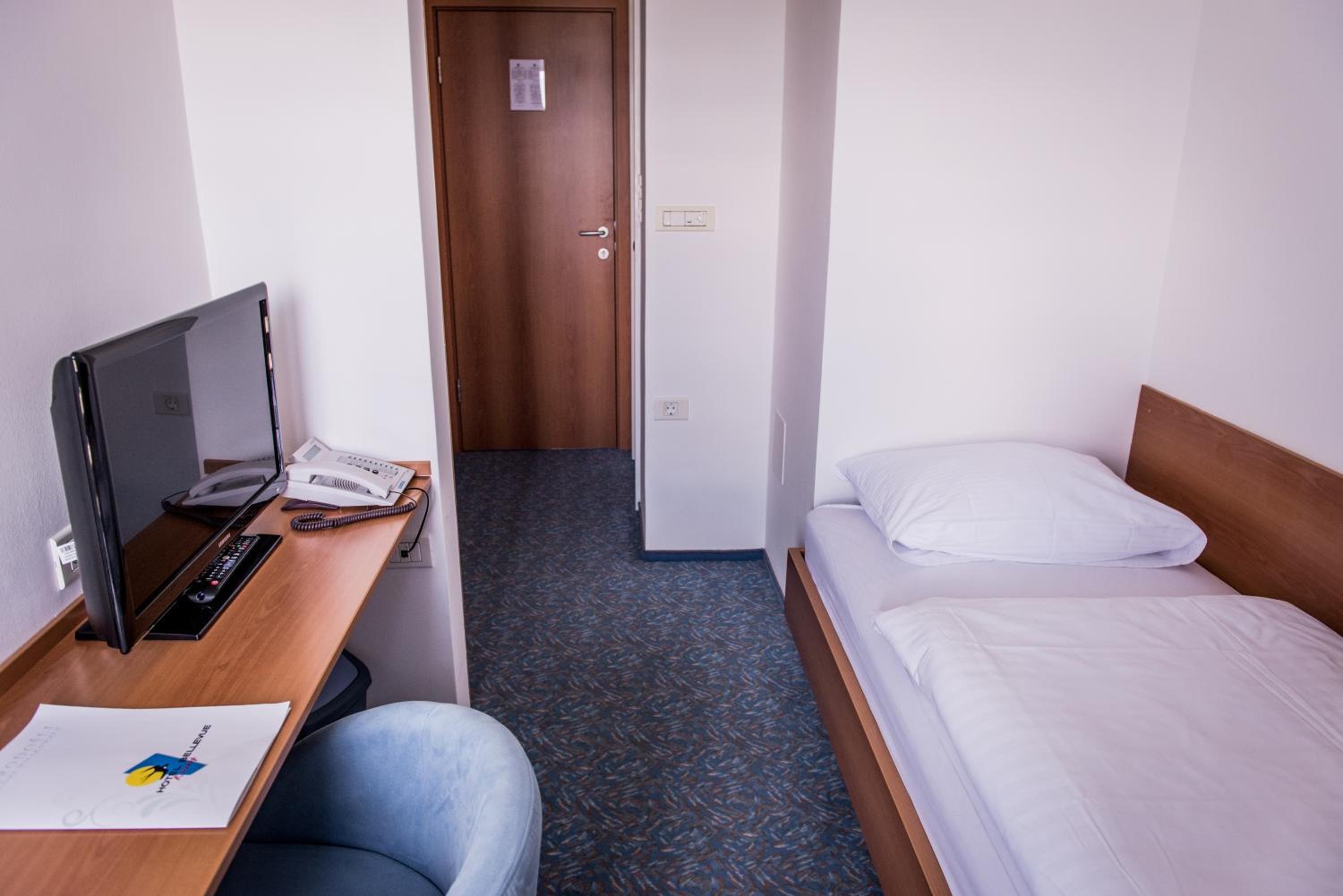 Small Single Room photo 2
