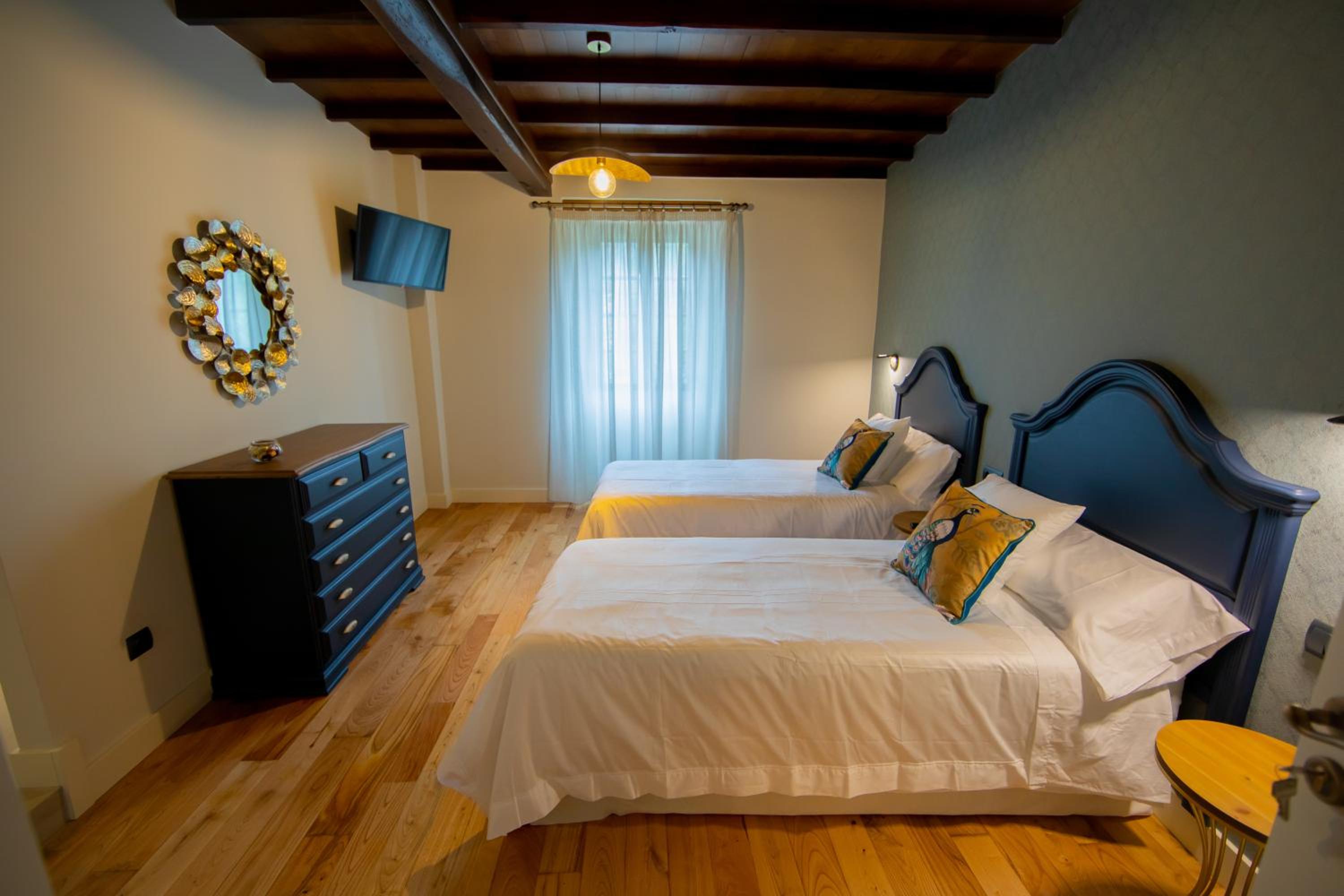 Double Room with Garden View - Photo 10