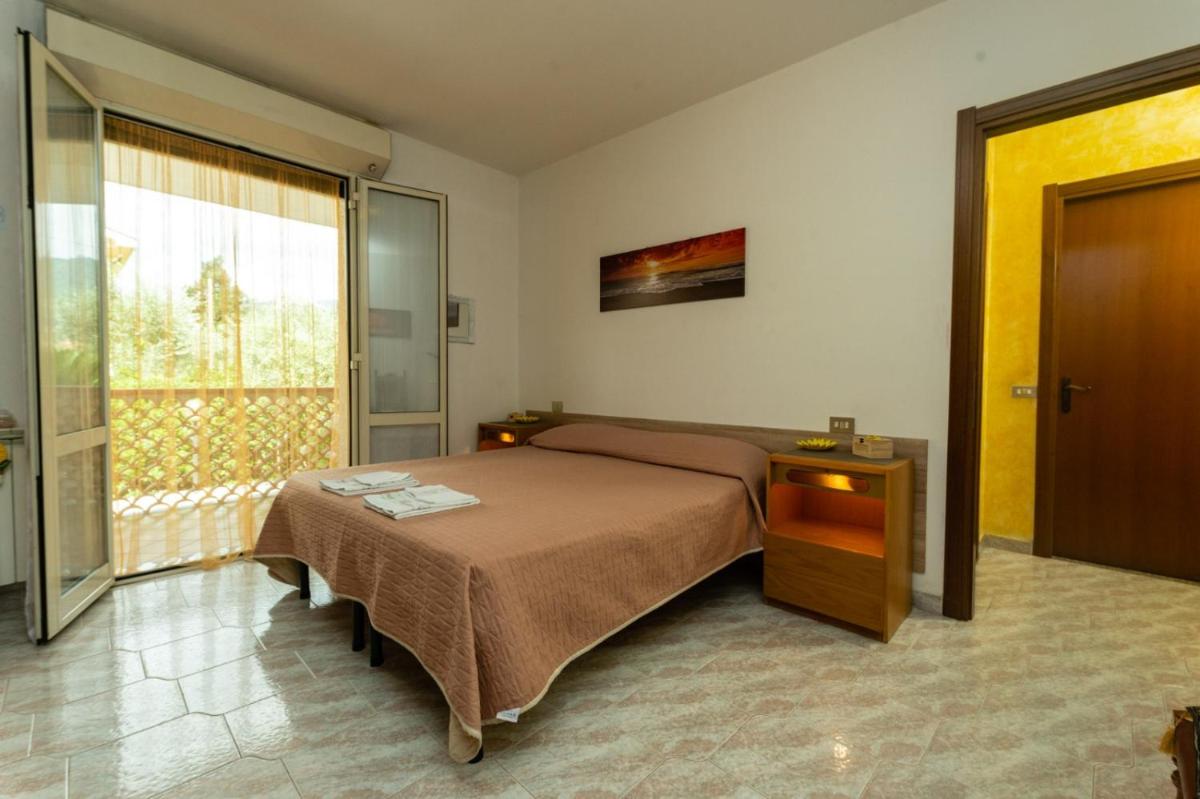 Double or Twin Room with Private External Bathroom photo 3