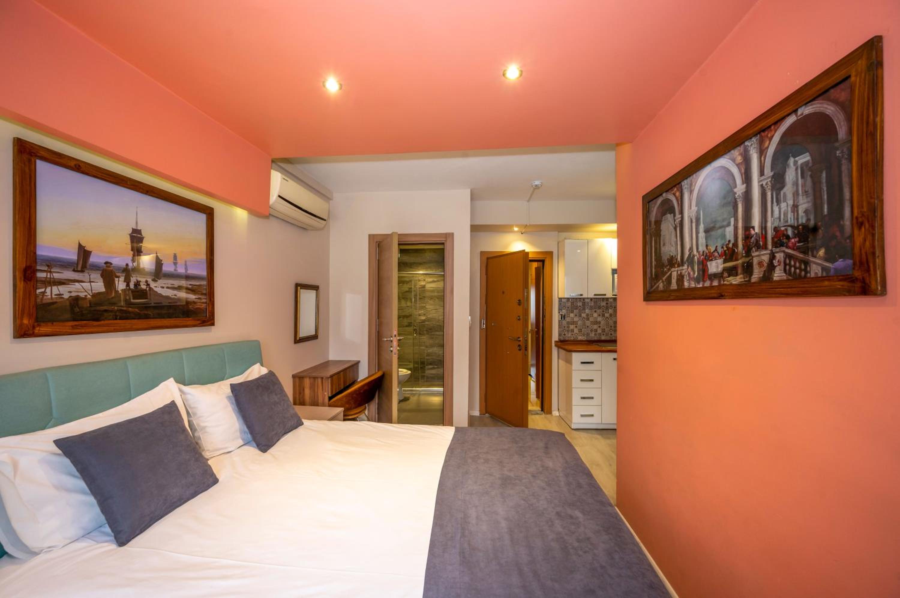 Studio Apartment photo 3