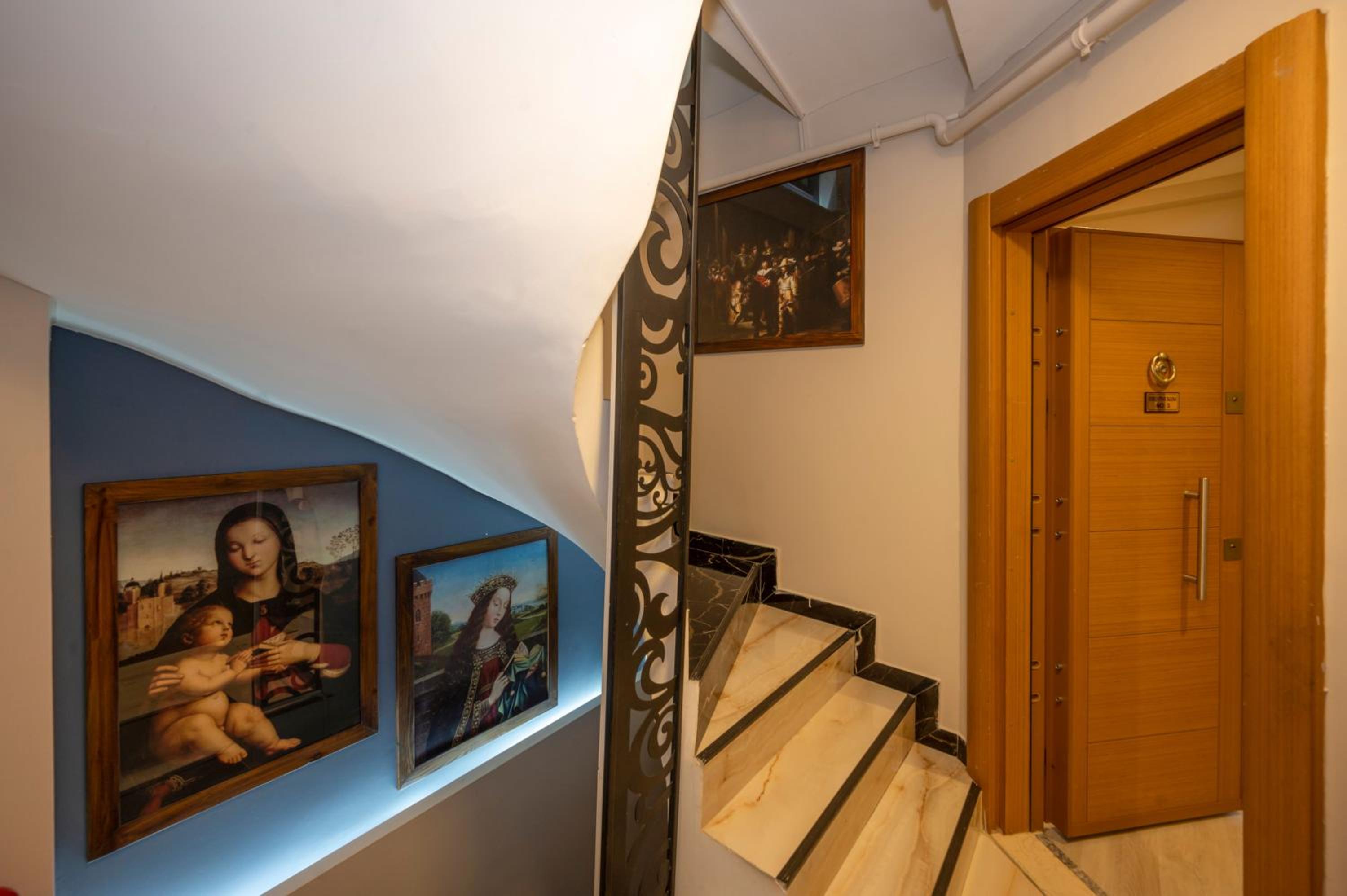 Studio Apartment photo 1