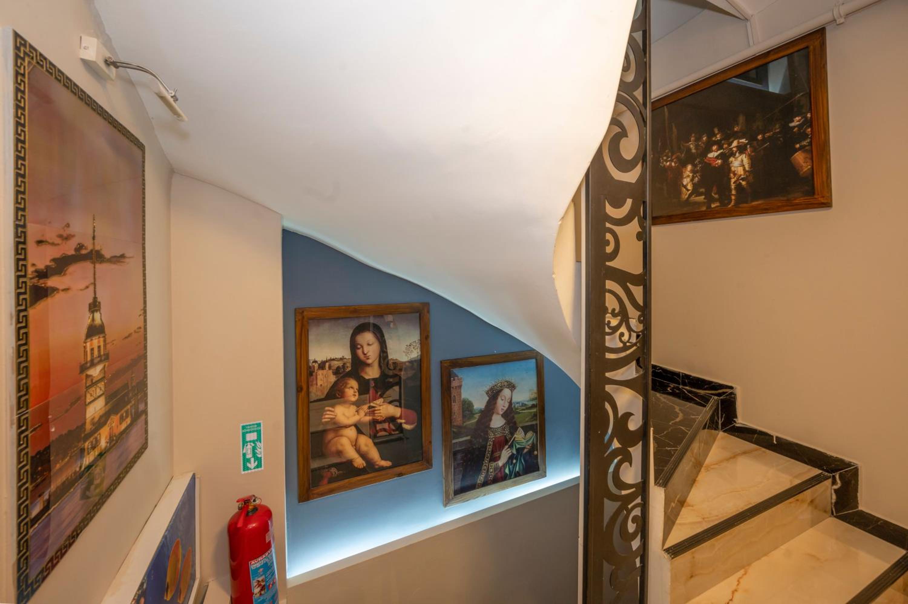 Studio Apartment photo 3