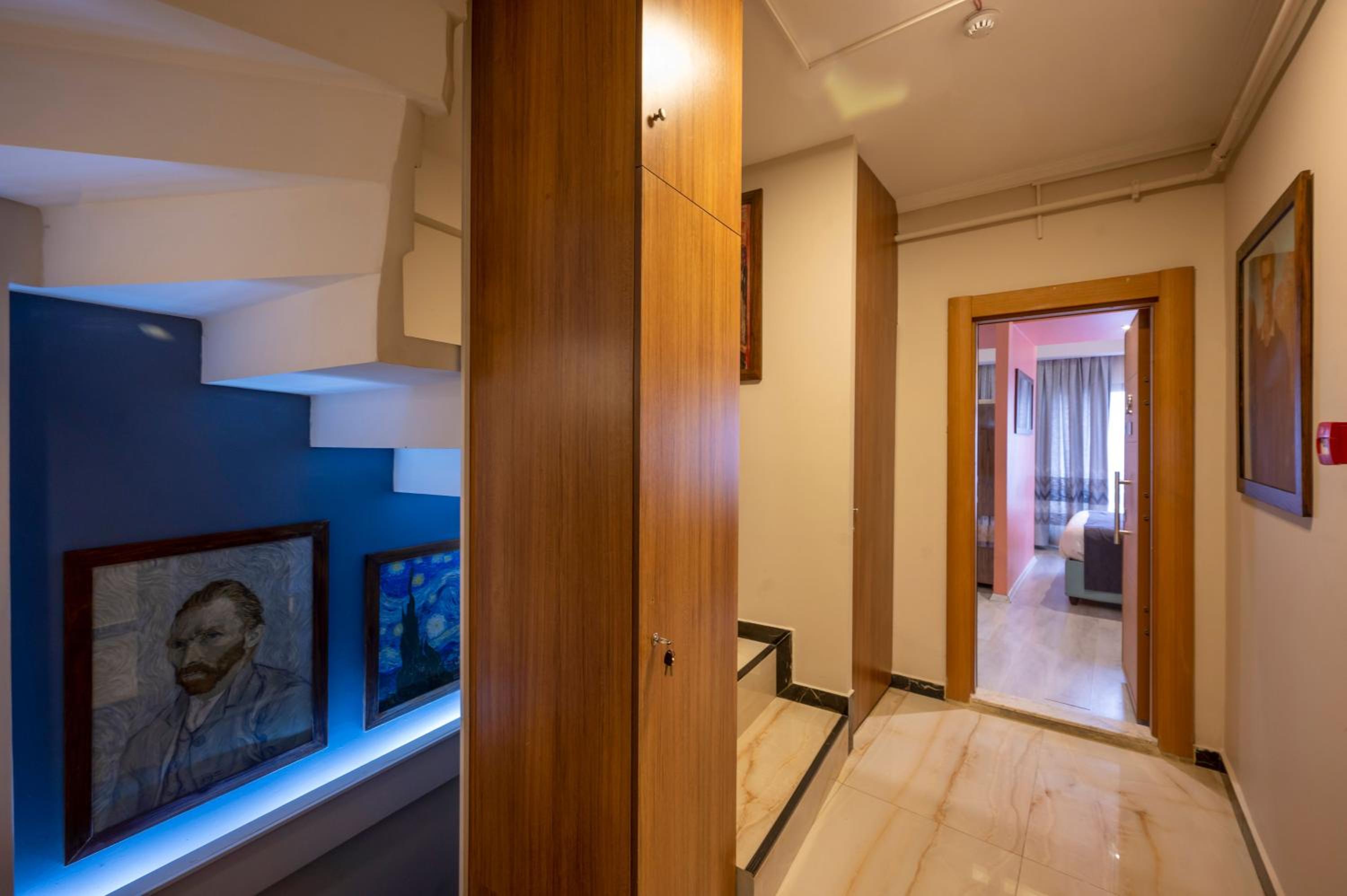 Studio Apartment photo 1