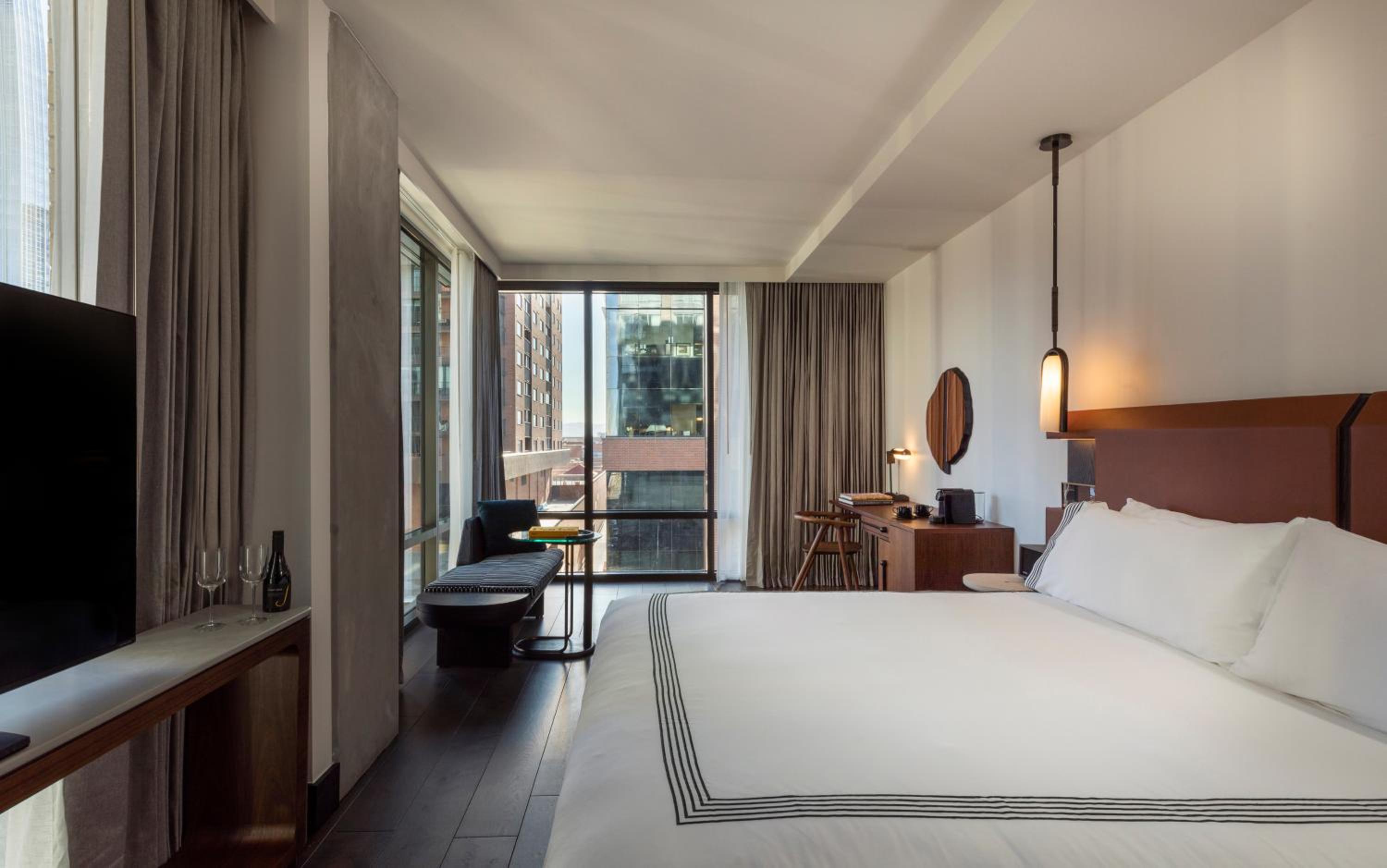 King Room with City View - Photo 4